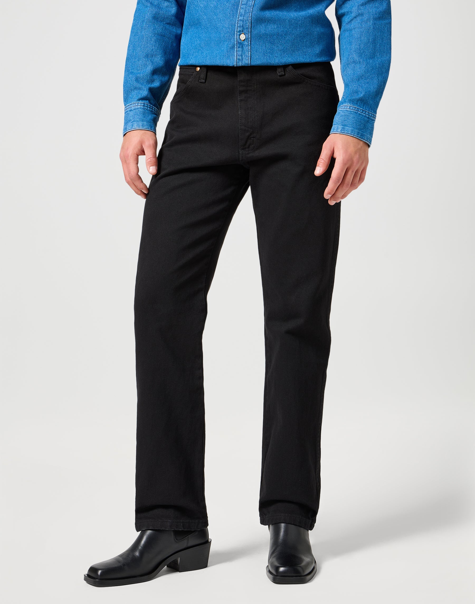 13MWZ en Shadow Black Jeans Wrangler