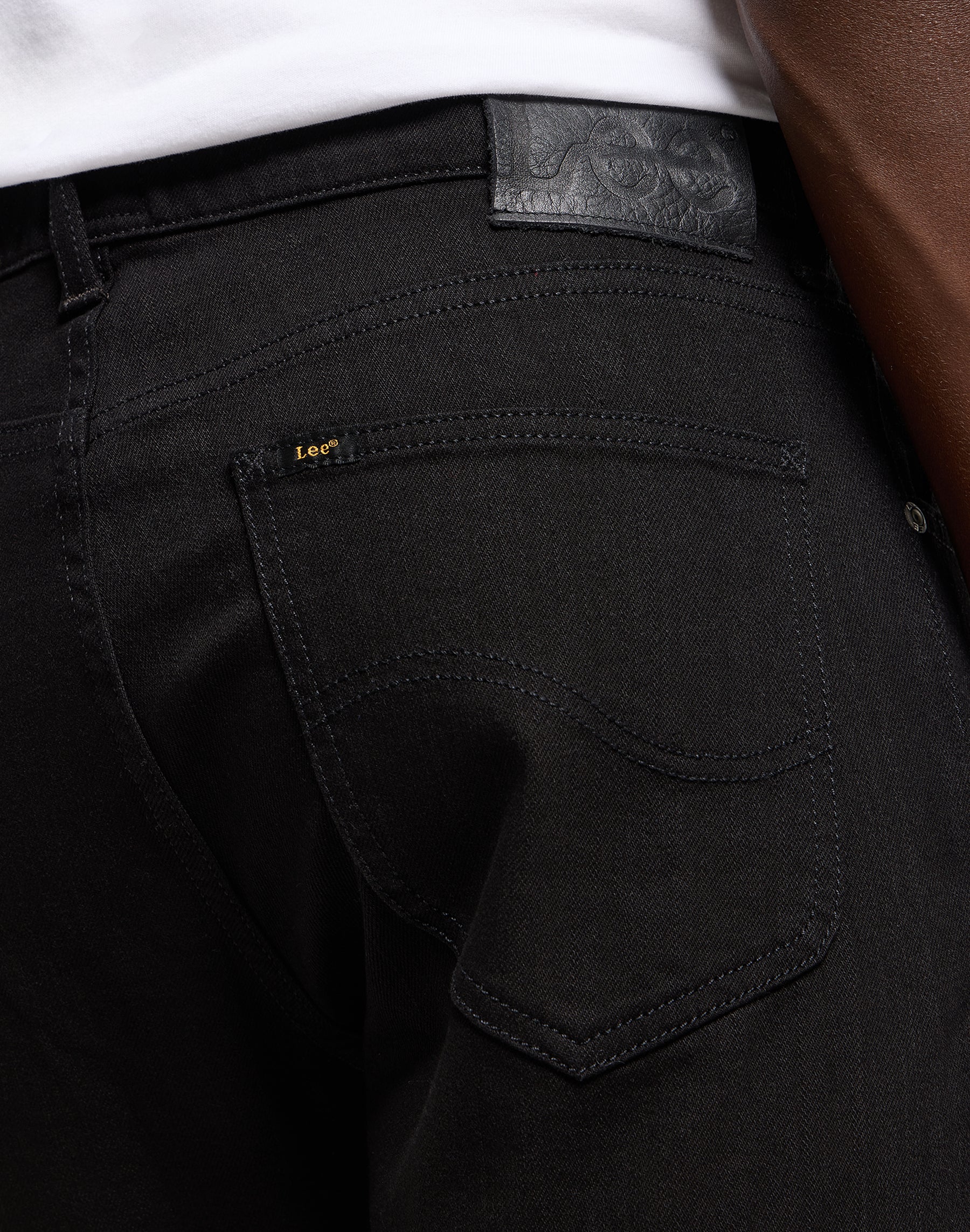 West in Clean Black Jeans Lee