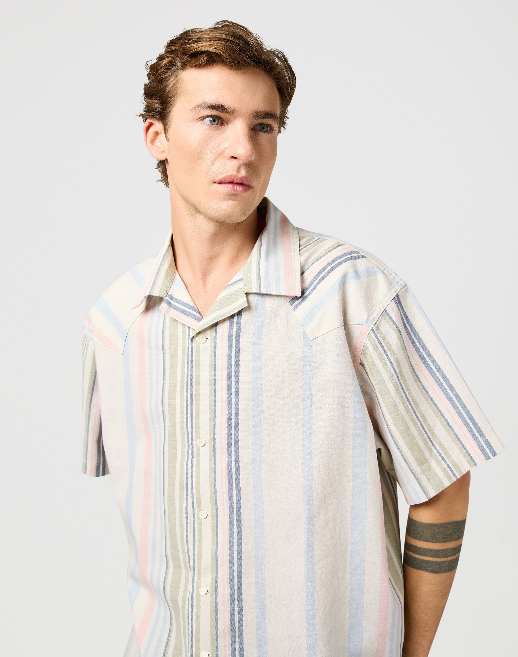Ss W Resort Shirt in Natural Stripe Chemises Wrangler
