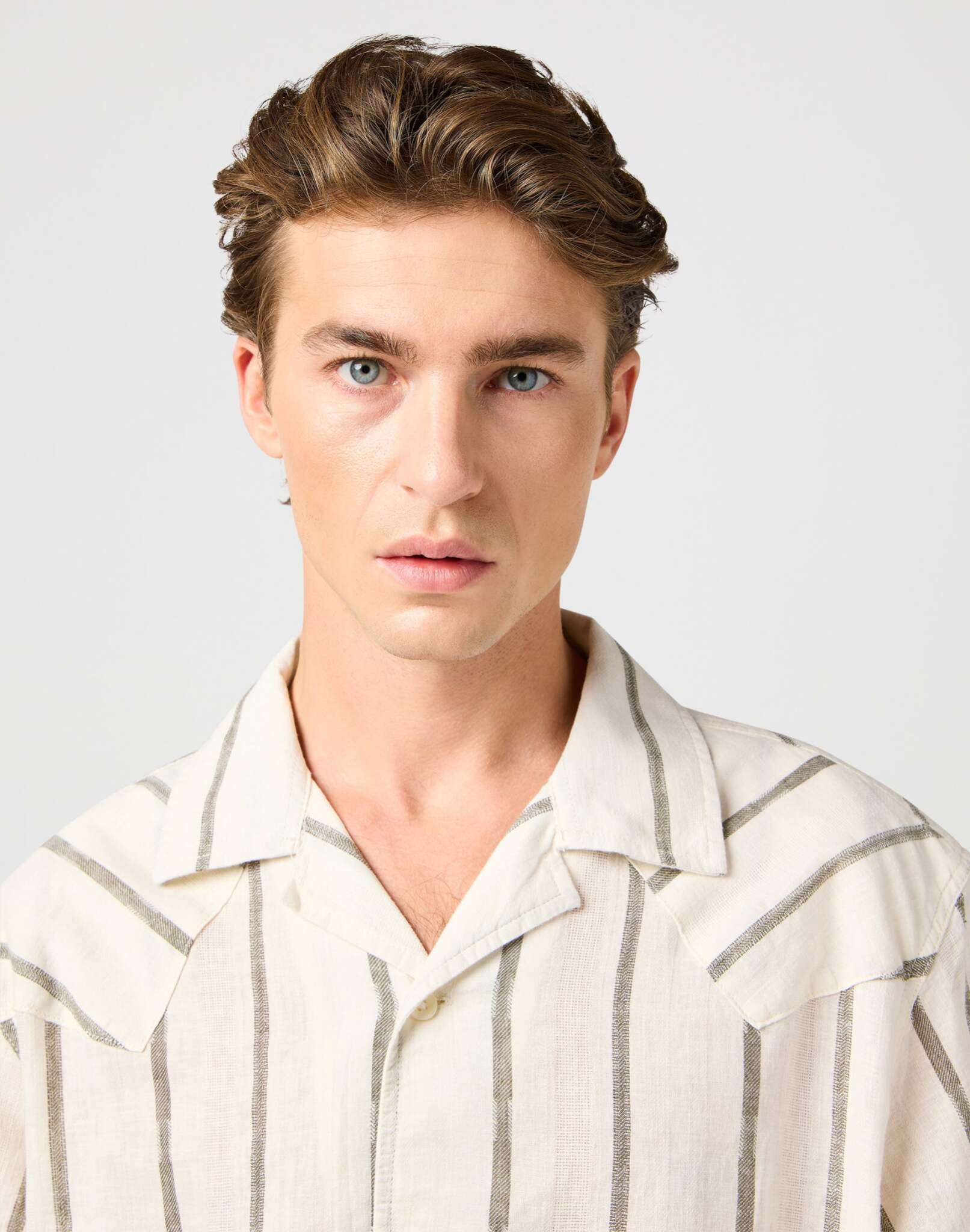 Ss W Resort Shirt in Natural Stripe Chemises Wrangler