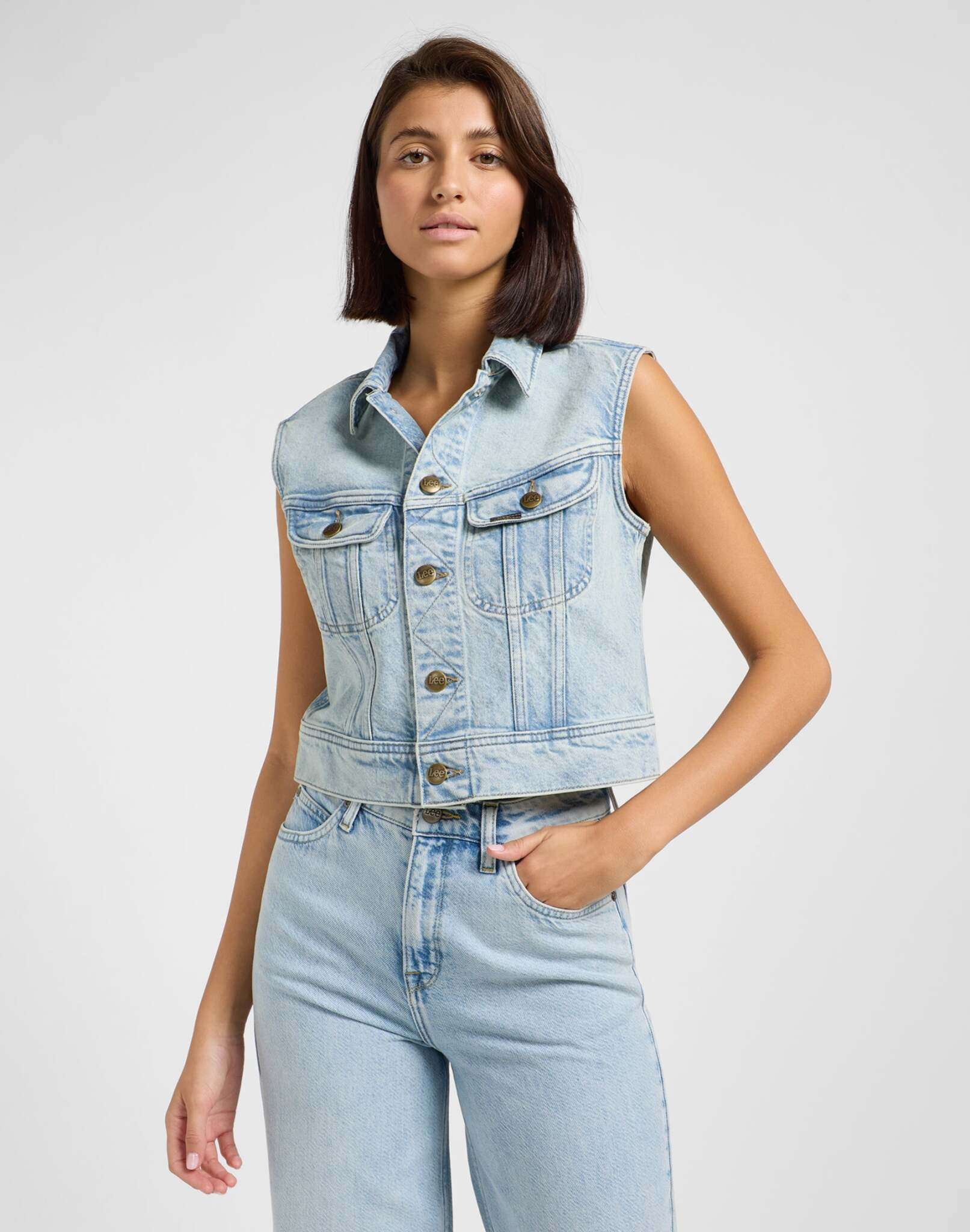 Cropped Rider Vest in Hint Of Rain Vestes Lee