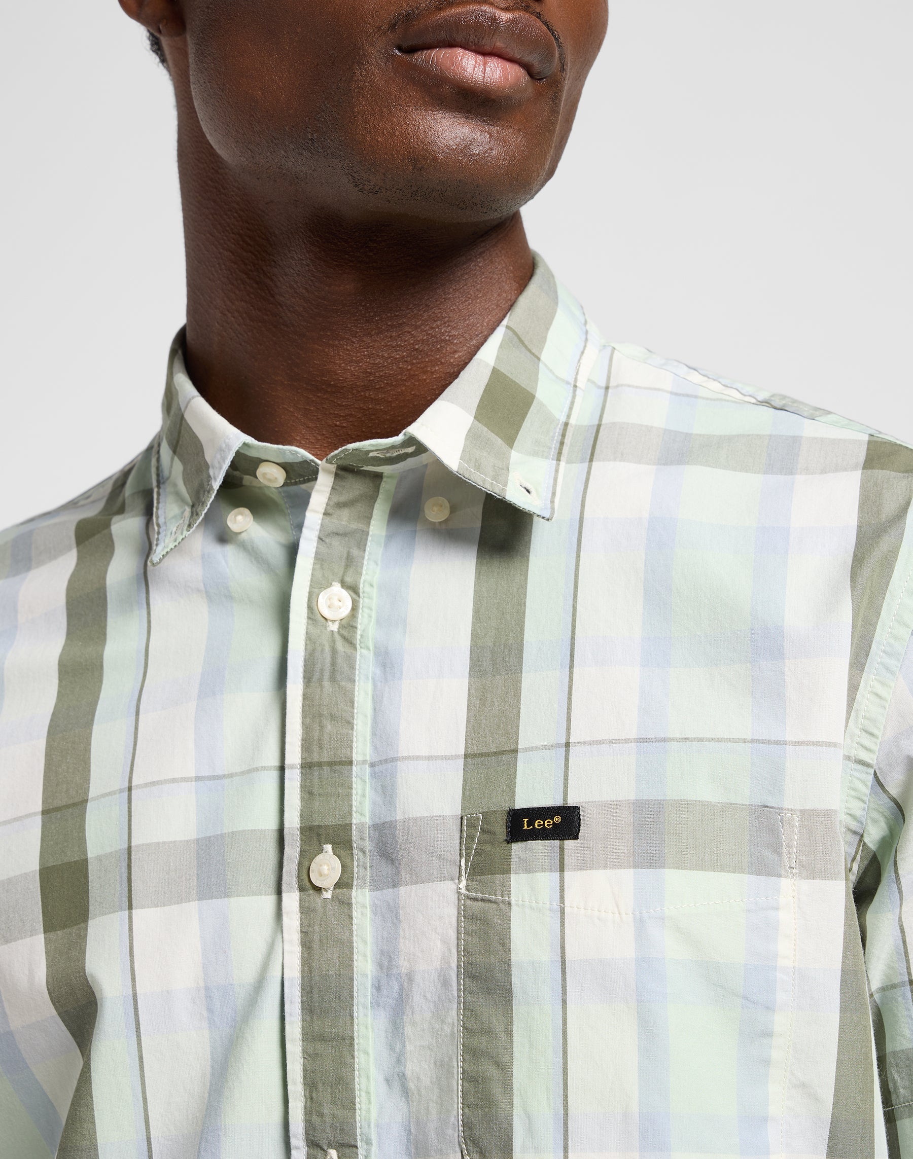 Lee Button Down Ss in Concrete Sage Chemises Lee