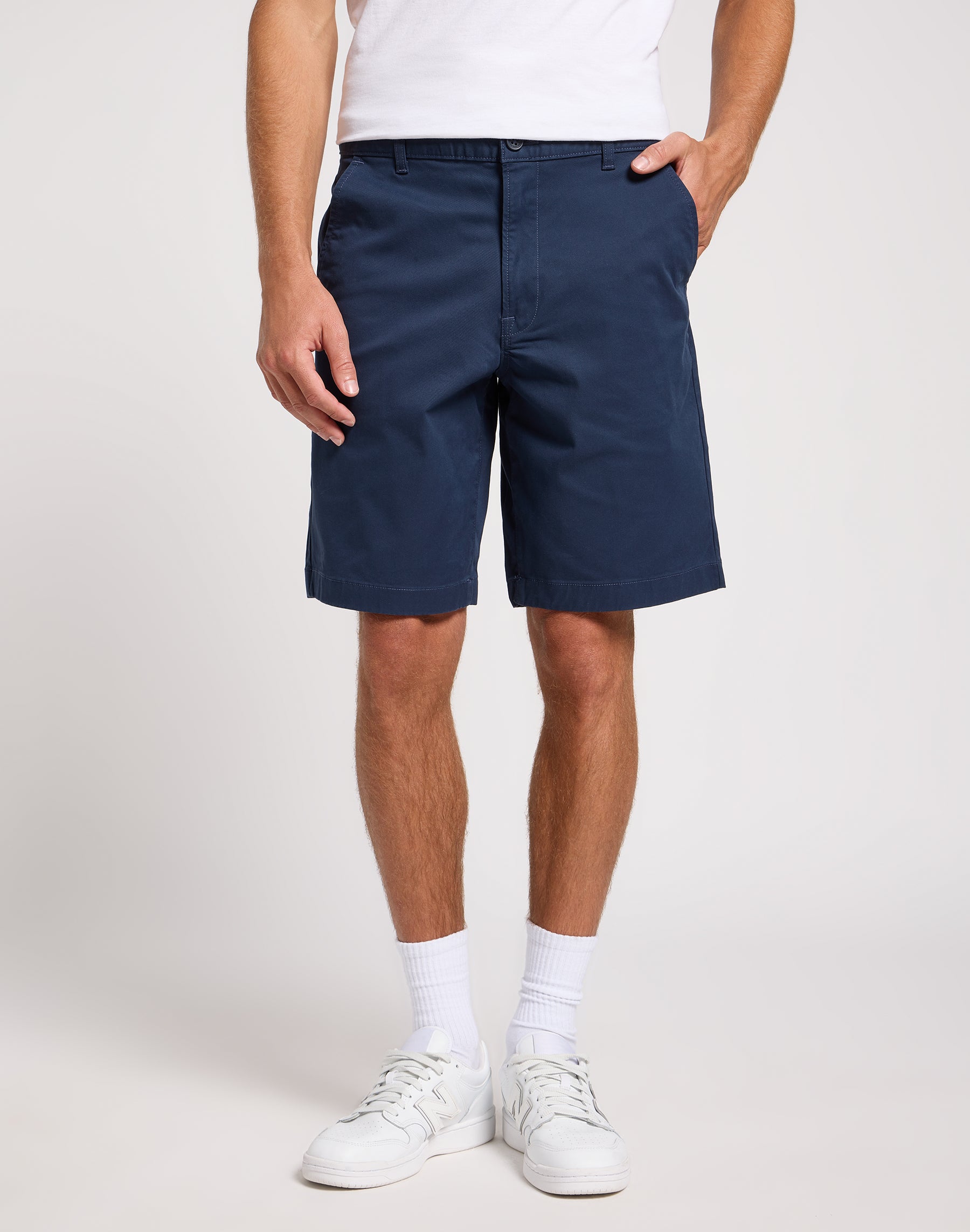 Relaxed Chino Short in Deep Navy Chinoshorts Lee