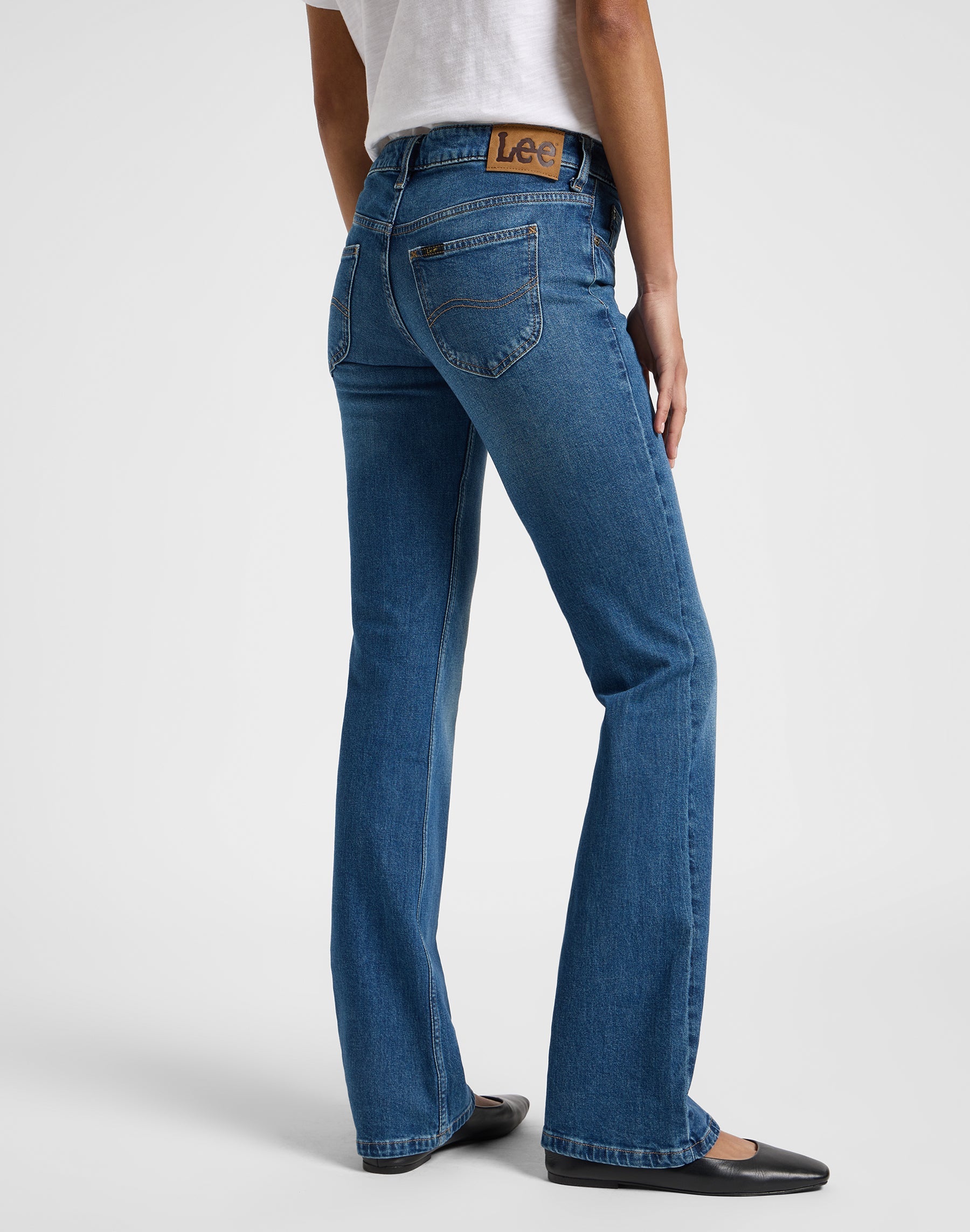 Jessica dans Higher Climb Jeans Lee