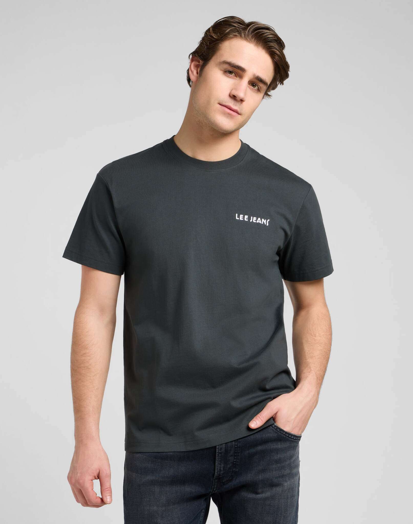 Ss Relaxed Graphic Tee en Washed Black T-shirts Lee