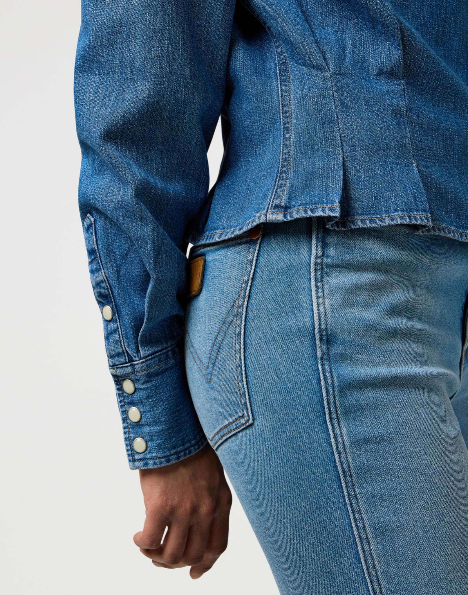 Femme Peplum Shirt in Light Hand Chemises Wrangler