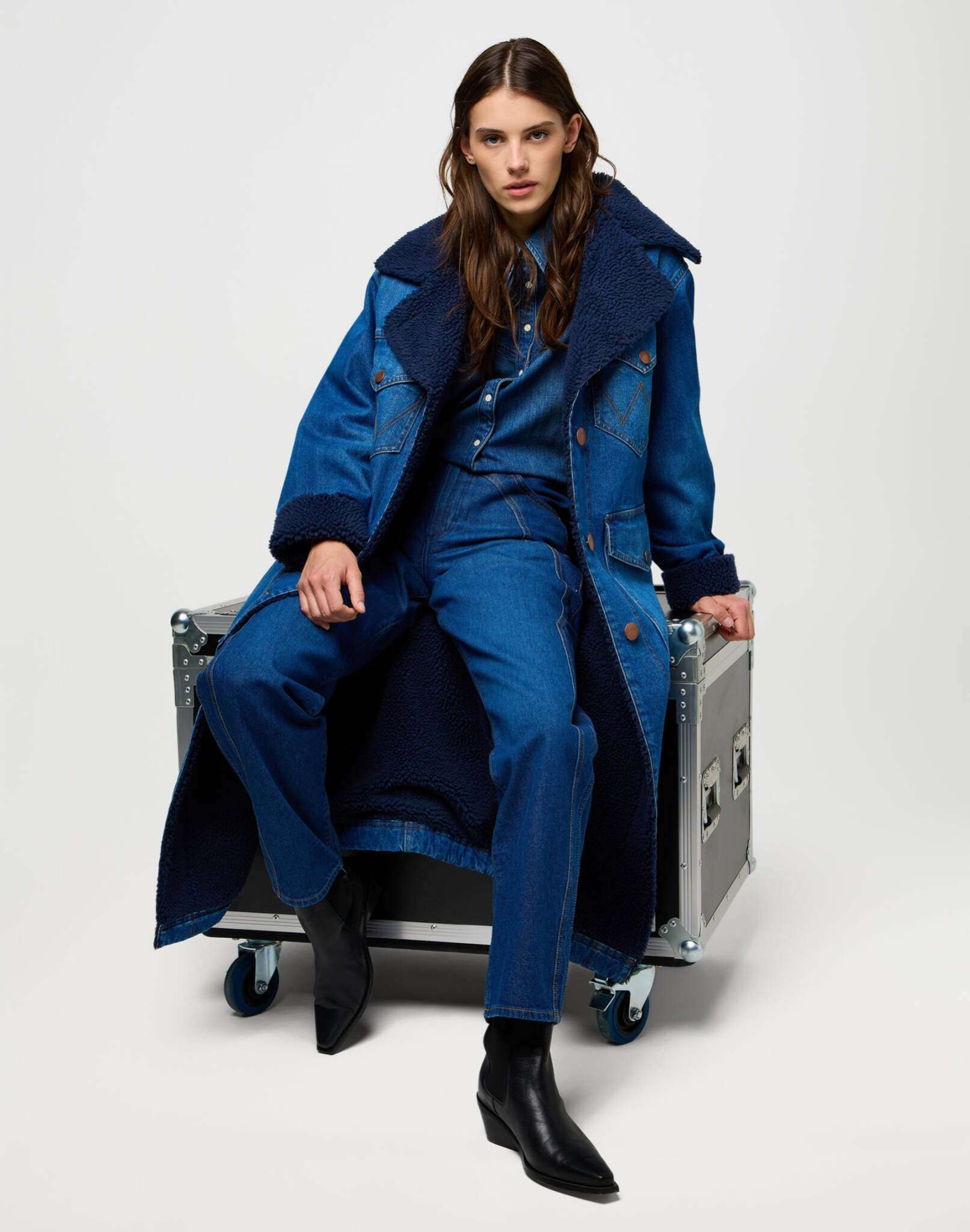 Yoke Denim Shirt in Sparkle Blue Chemises Wrangler