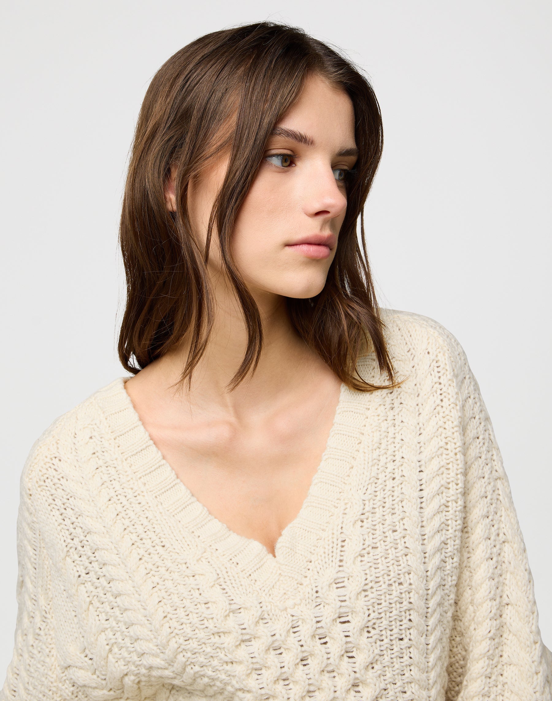 V Neck Cable Knit in Ivory Pullover Wrangler