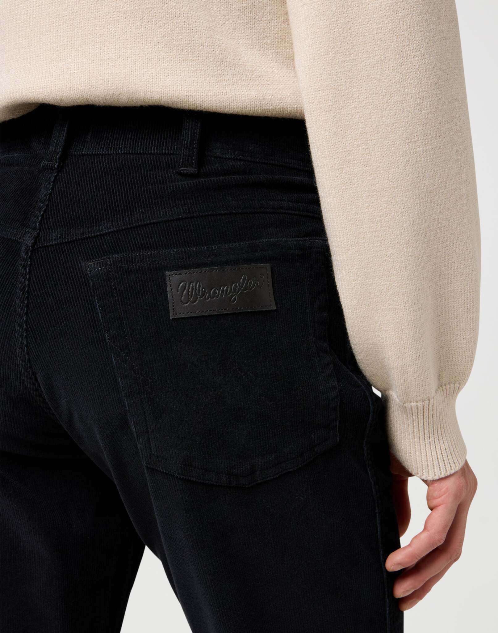 Texas in Black Pantalon Wrangler