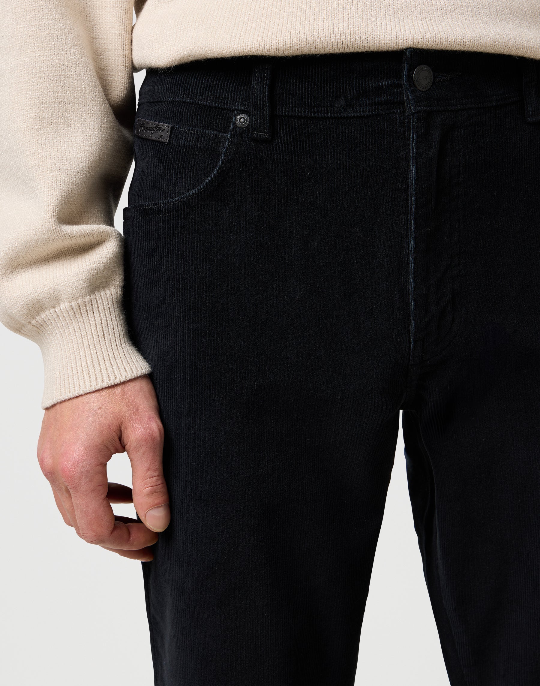 Texas in Black Pantalon Wrangler