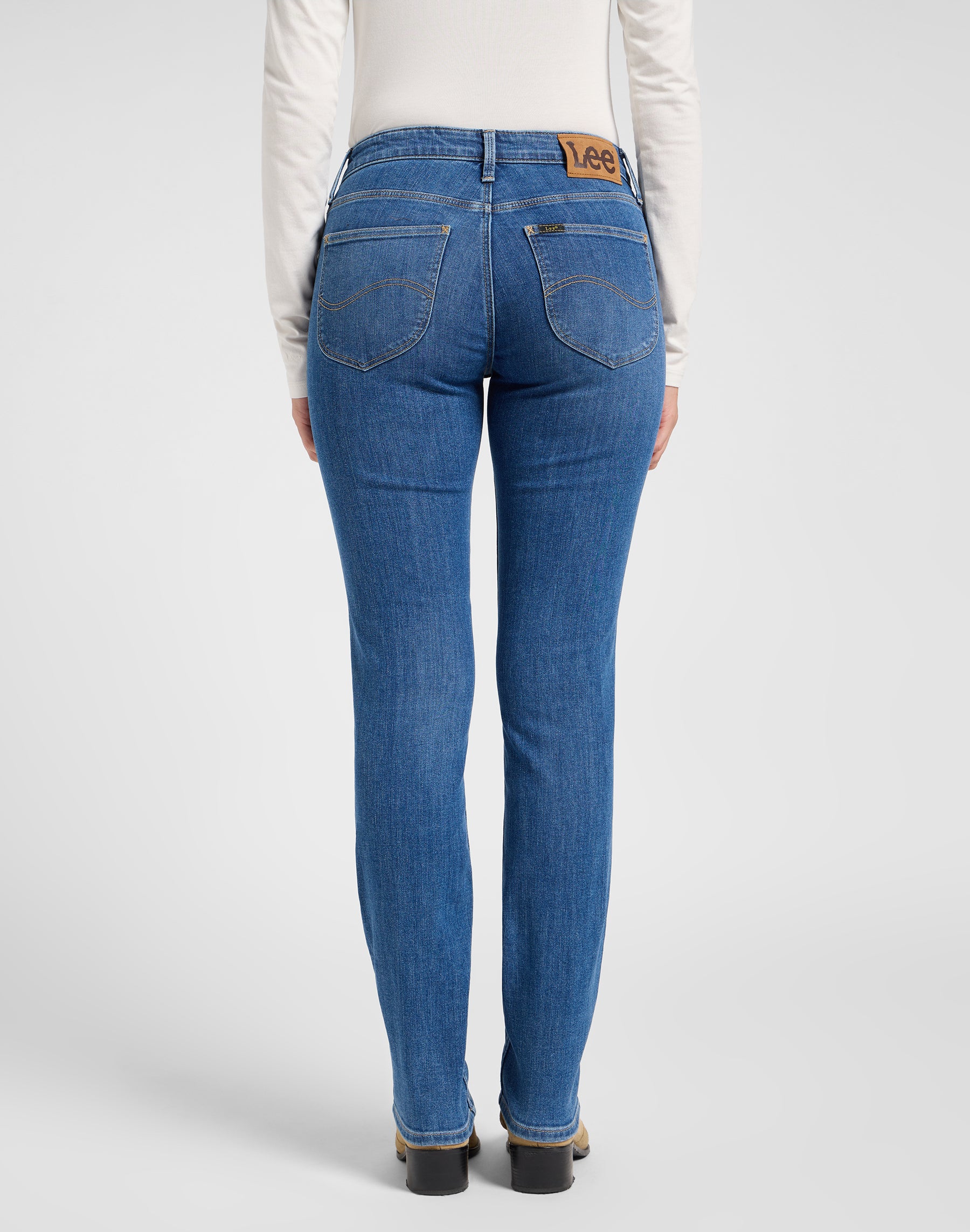 Elly dans Hidden Lagoon Jeans Lee