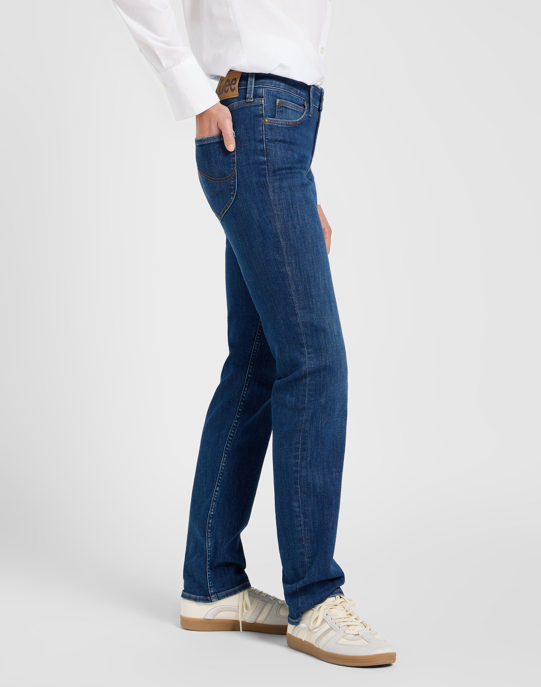 Marion en jeans Sea Voyage Lee