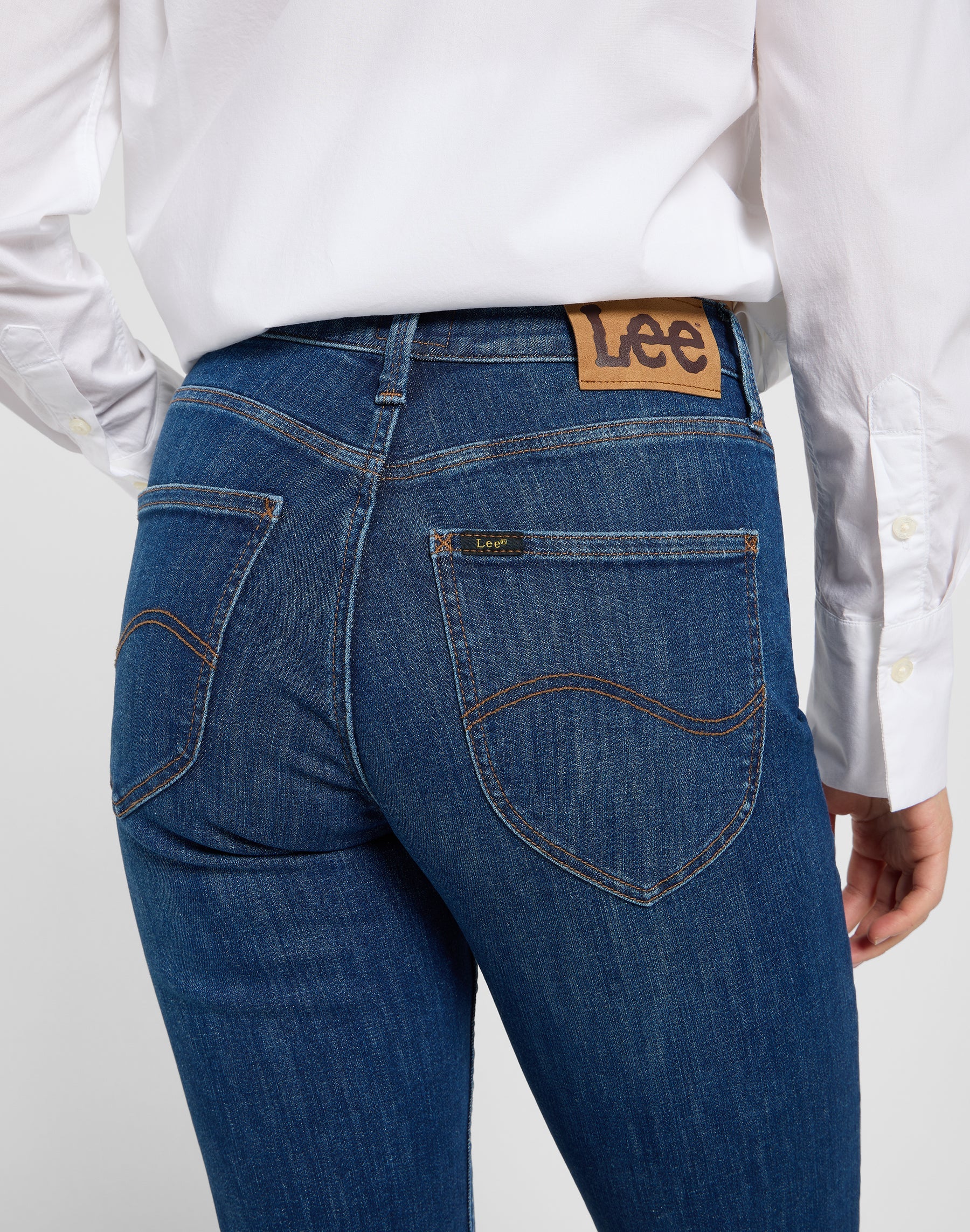 Marion en jeans Sea Voyage Lee