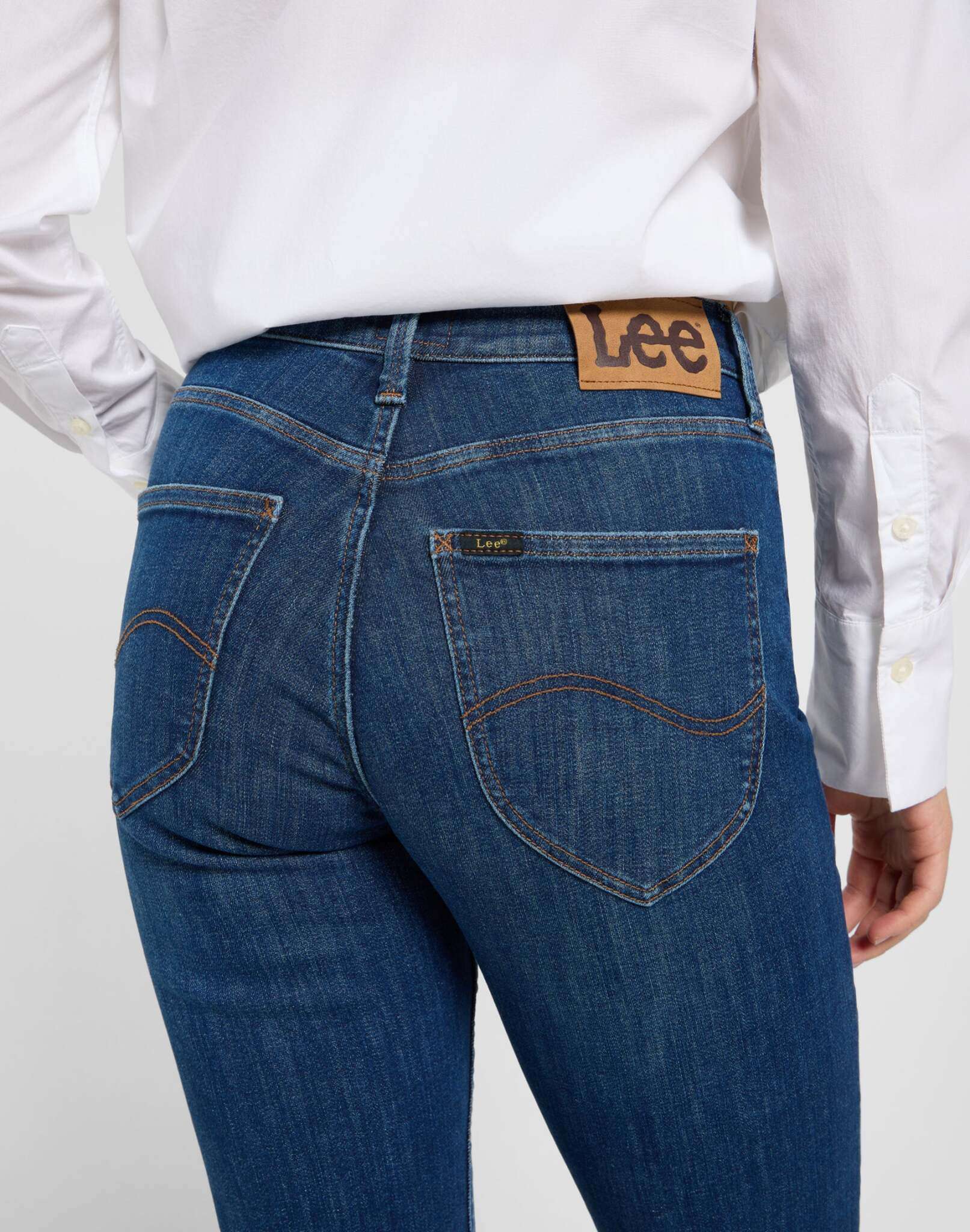 Marion en jeans Sea Voyage Lee