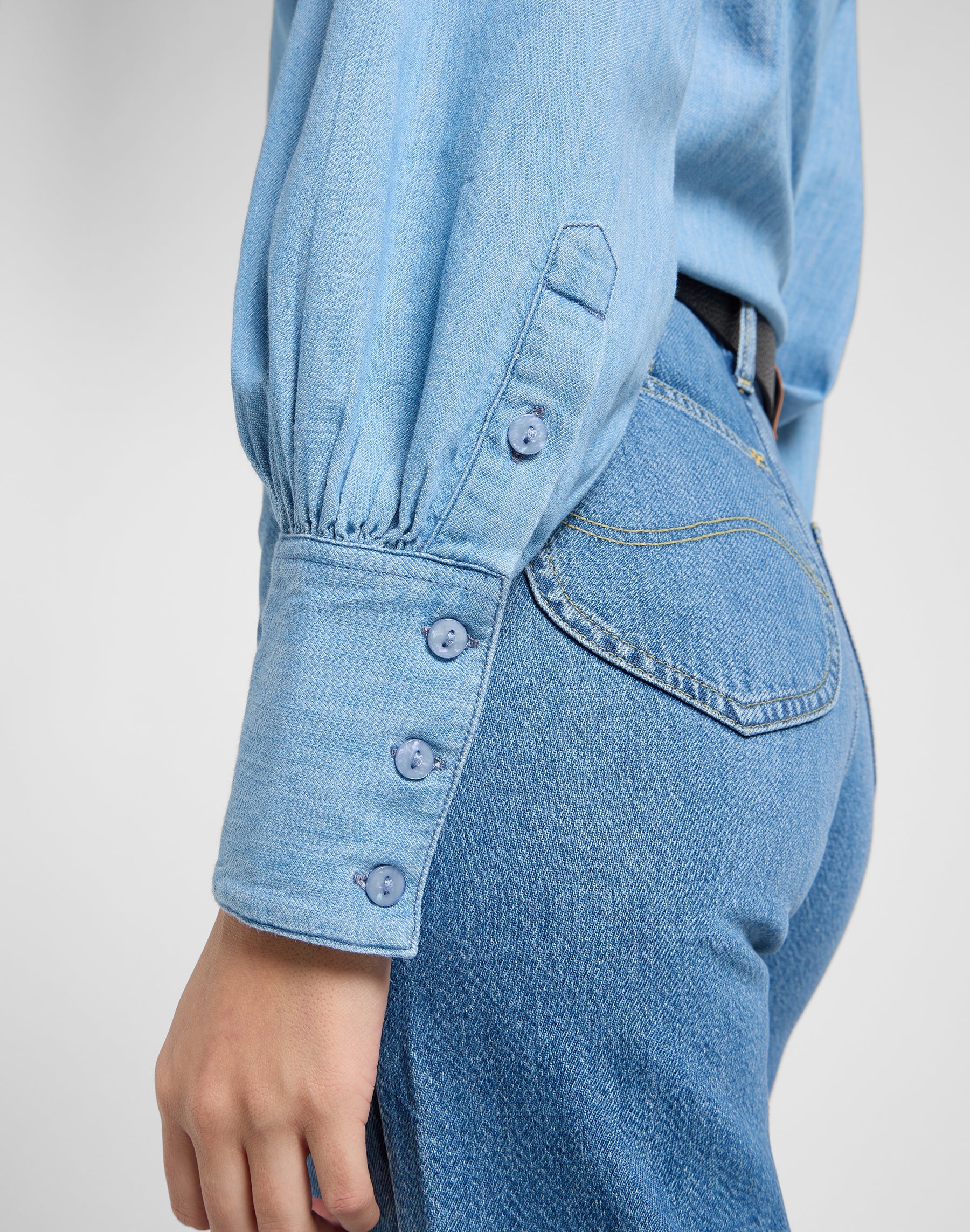 Balloon Sleeve Shirt in Never Ages Chemises Lee