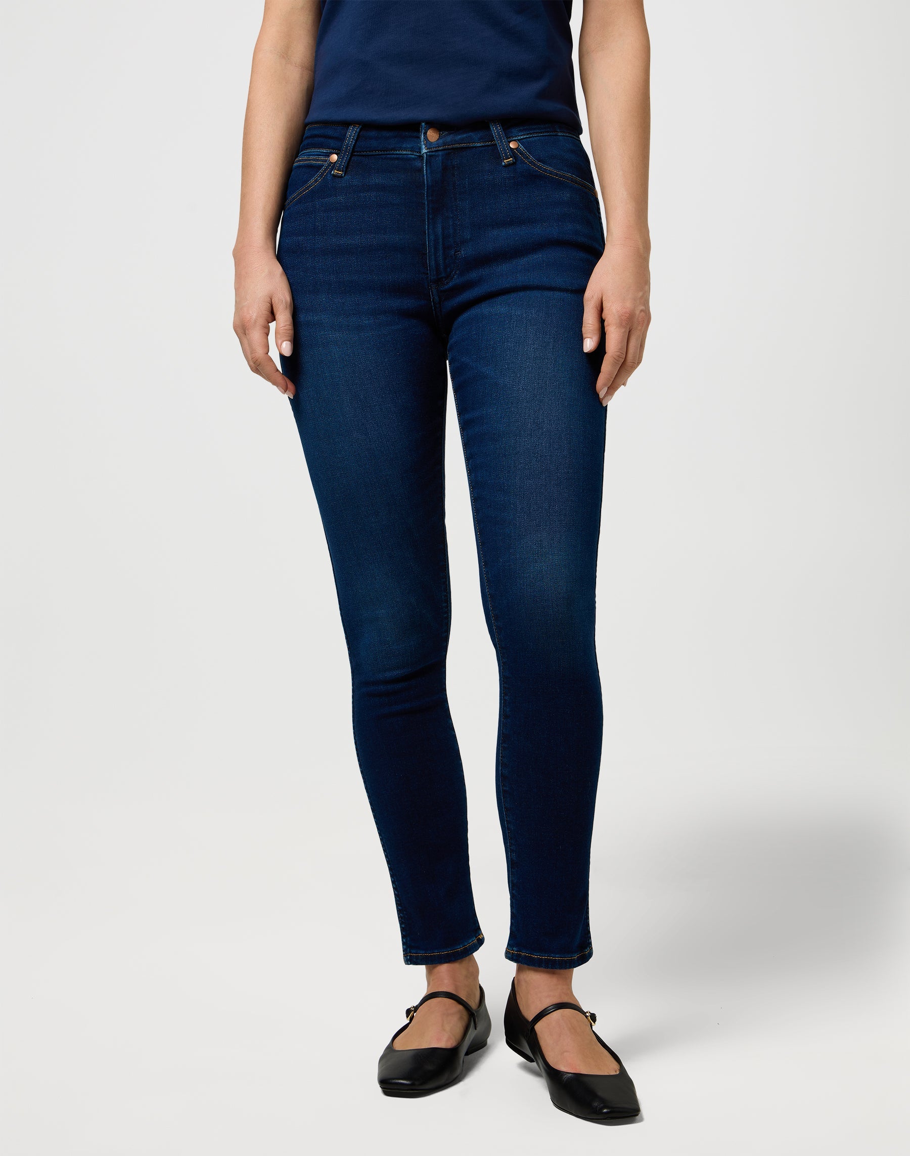 Sienna en jeans Nightshade Wrangler