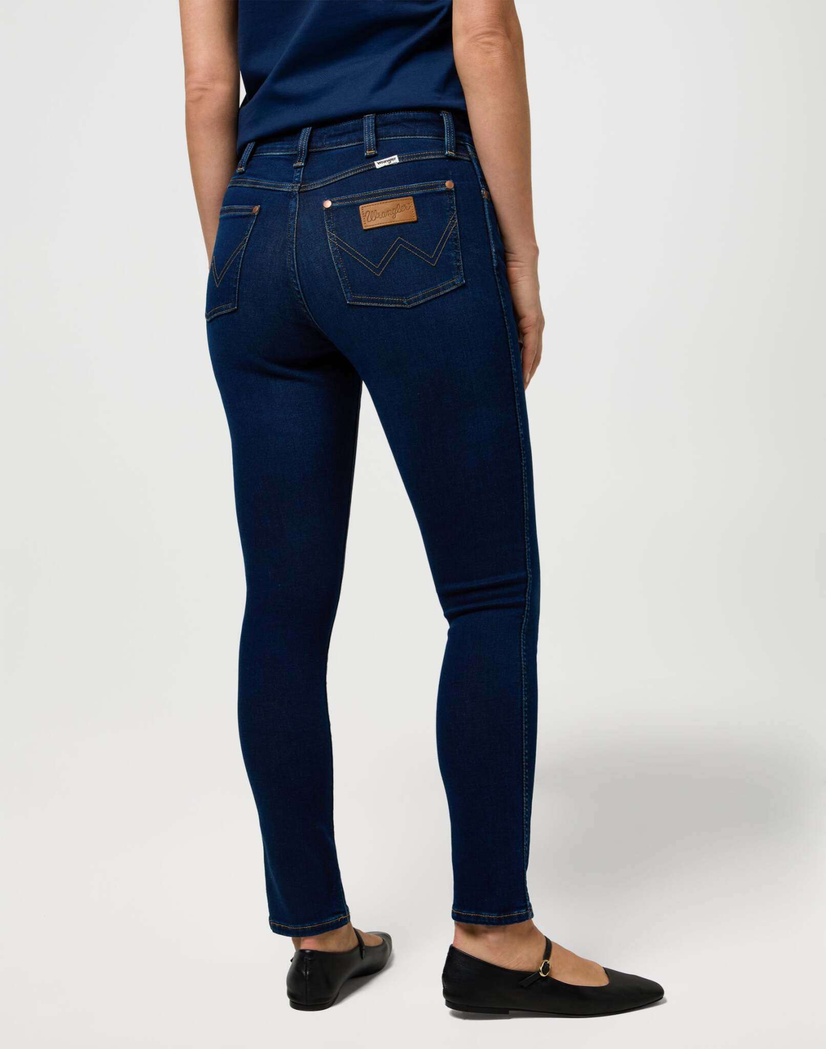 Sienna en jeans Nightshade Wrangler