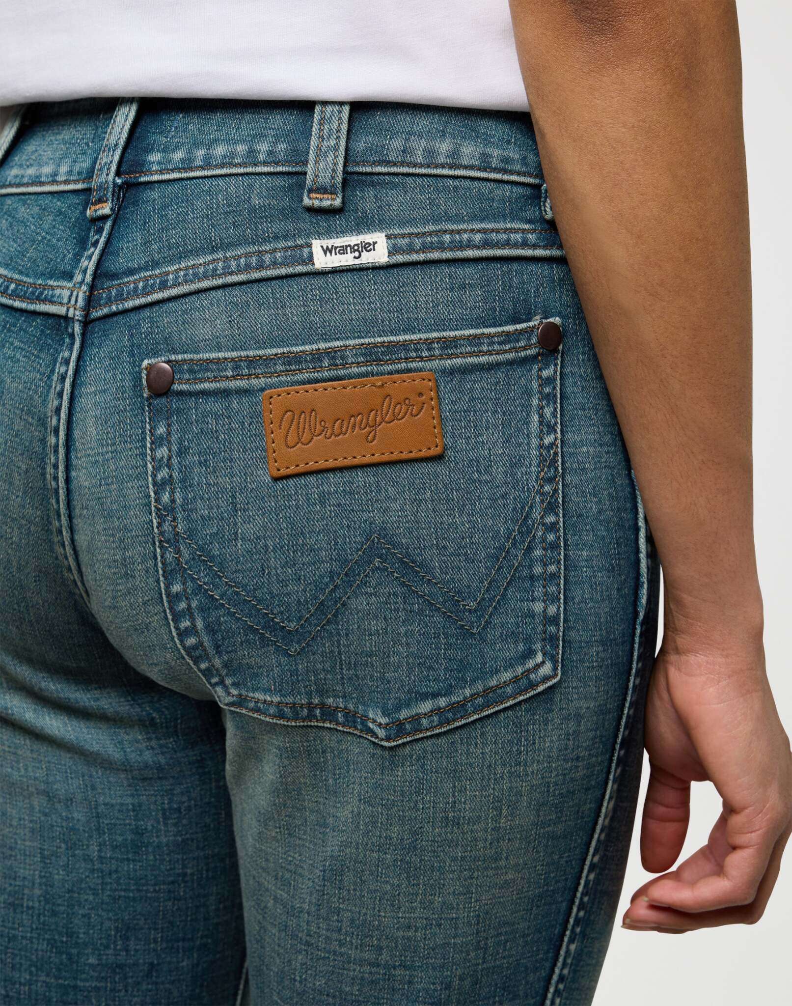 Botte Low Rise Bold in Summit Shade Jeans Wrangler