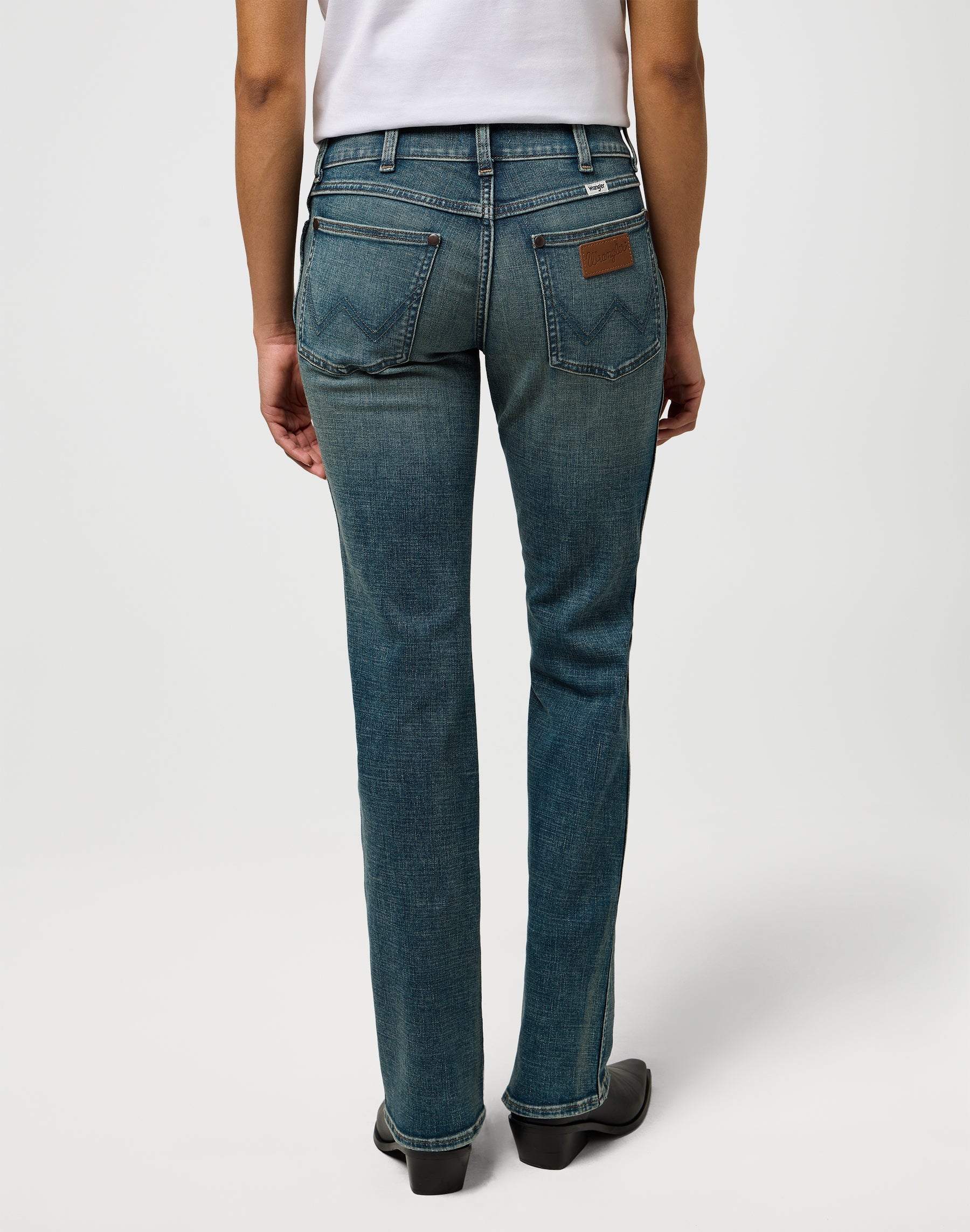 Botte Low Rise Bold in Summit Shade Jeans Wrangler