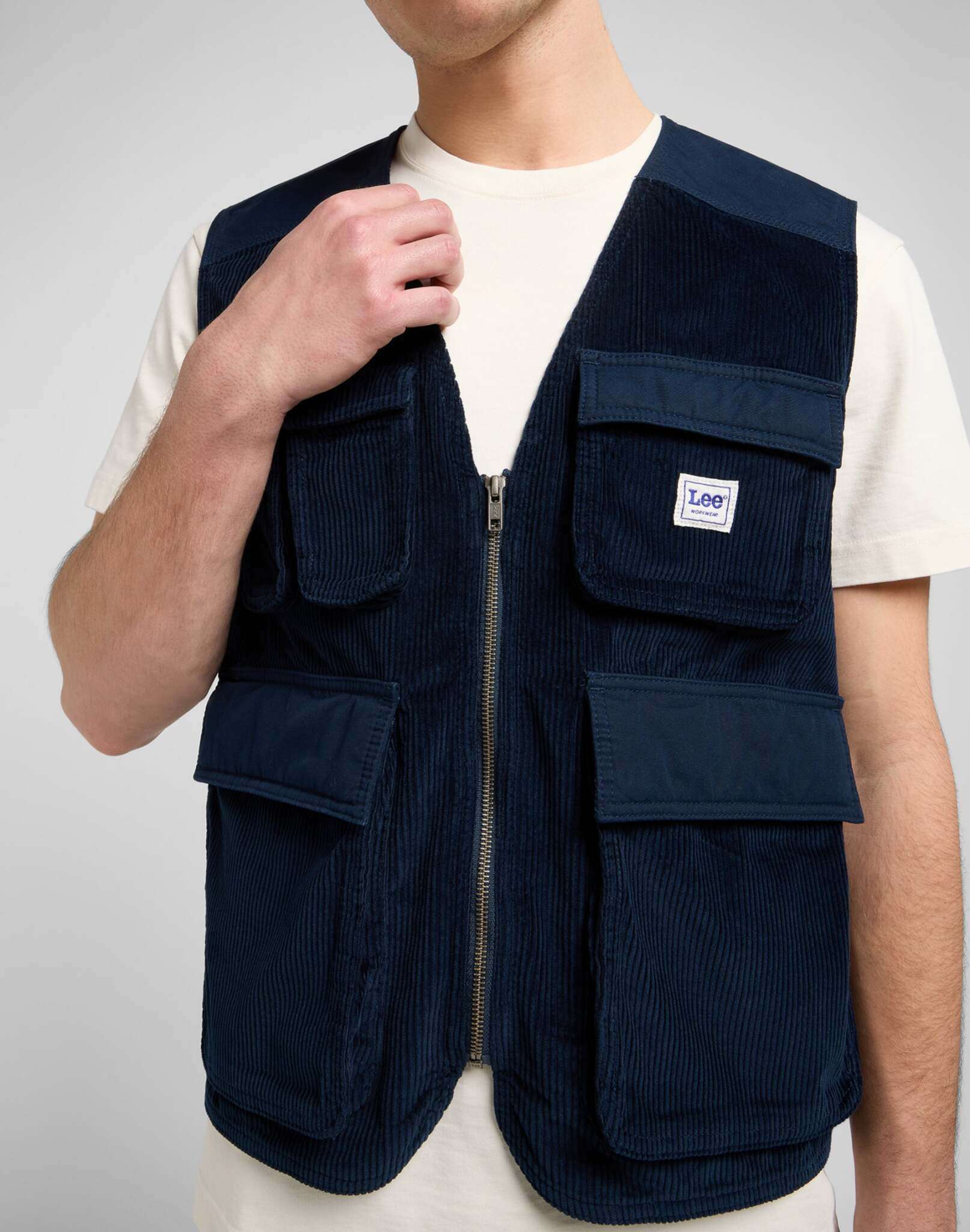 Mixed Media Ww Vest in Rivet Navy Vestes Lee