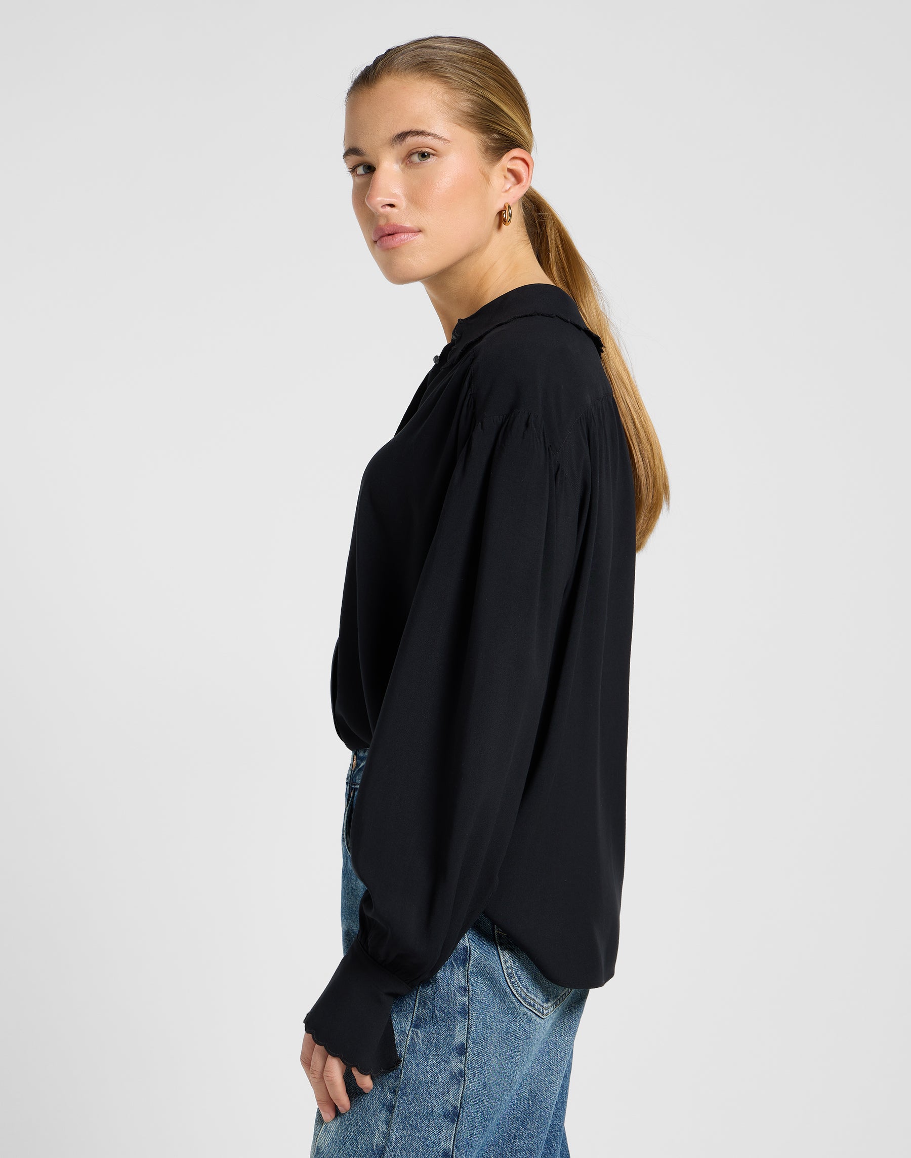 Statement Collar Shirt in Unionall Black Chemises Lee