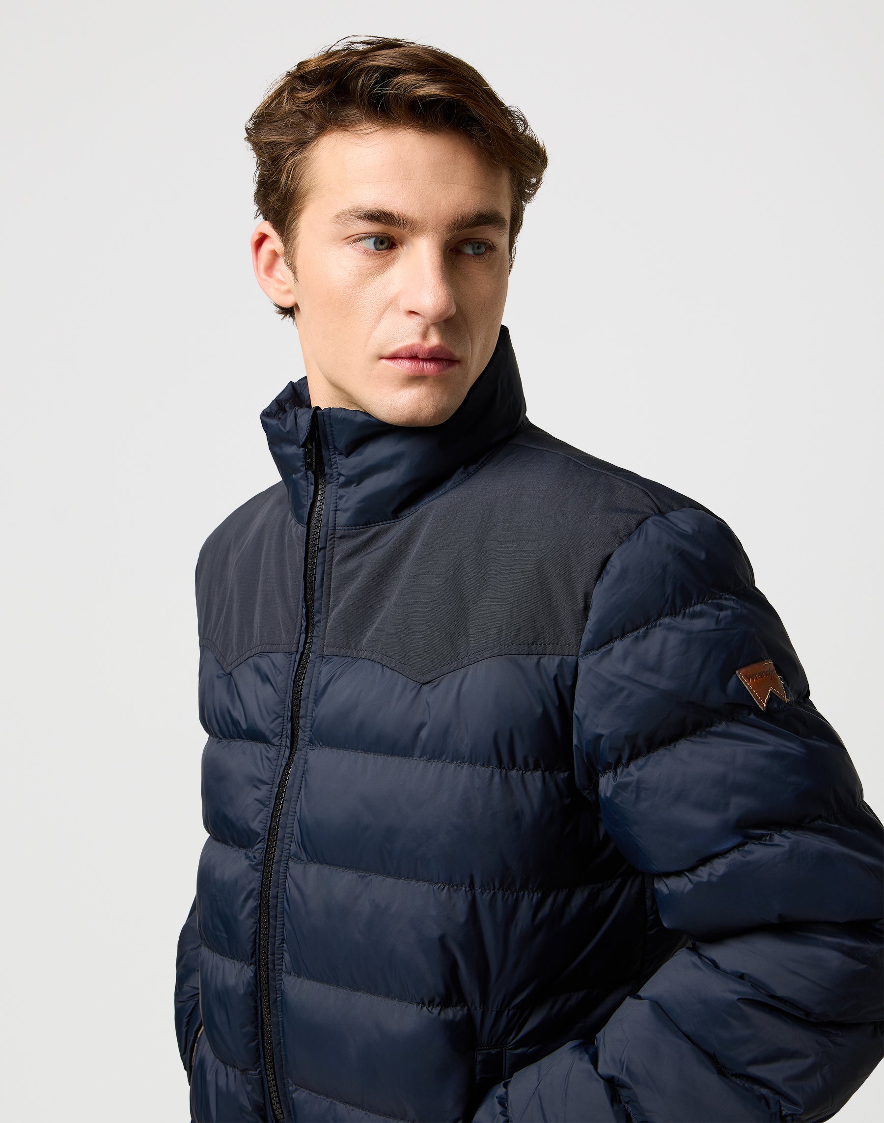 Packable Puffer in Black Vestes Wrangler