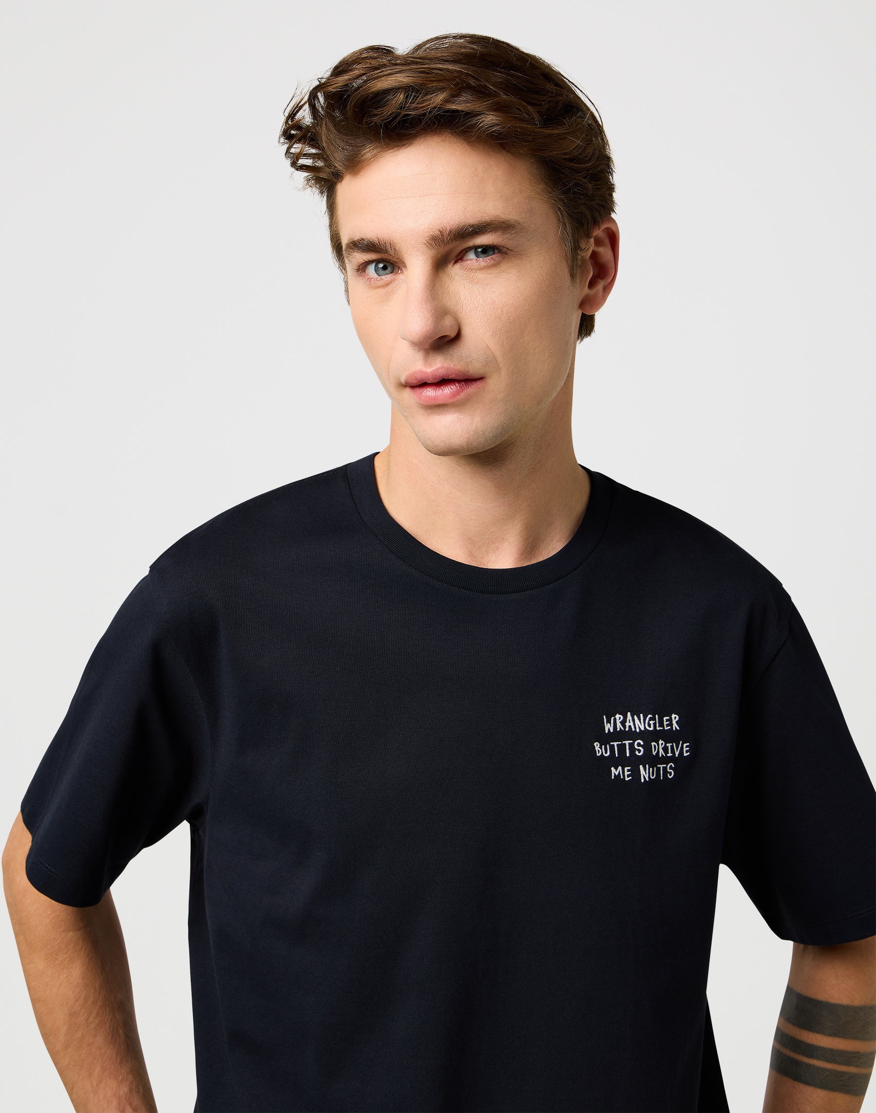 Embroidery Tee in Black T-shirts Wrangler