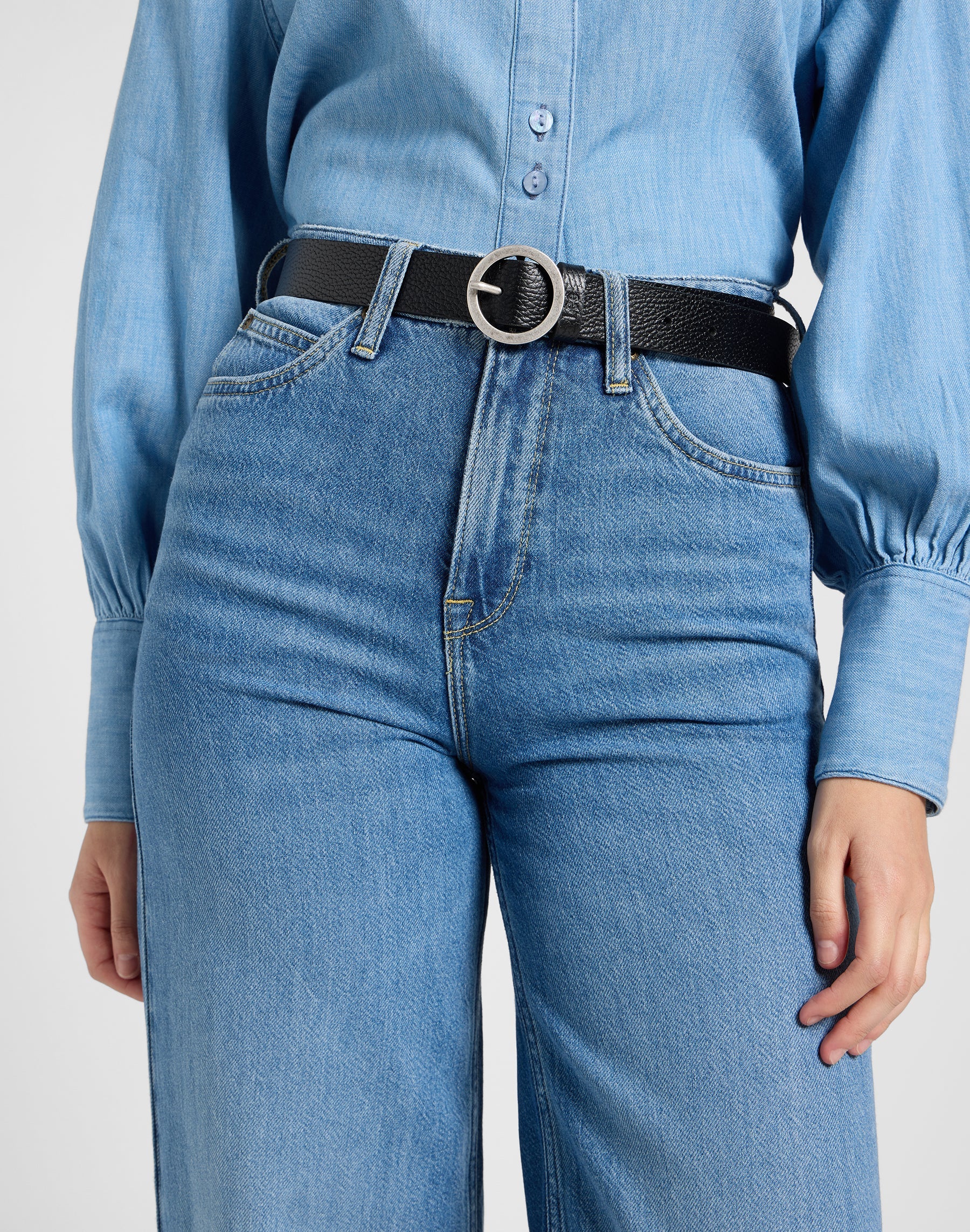 Round Buckle Belt in Black Ceinture Lee