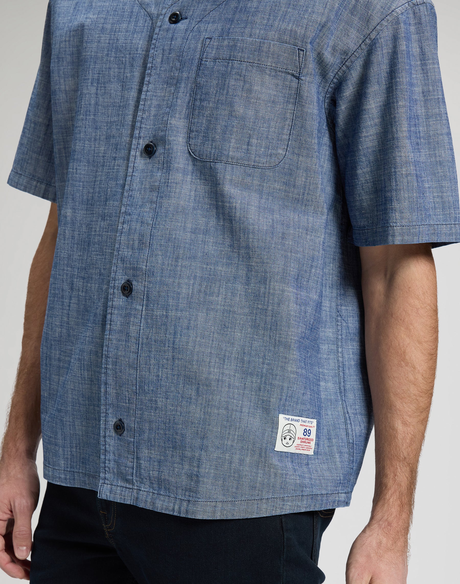 T-shirt de baseball avec poche en chambray délavé clair