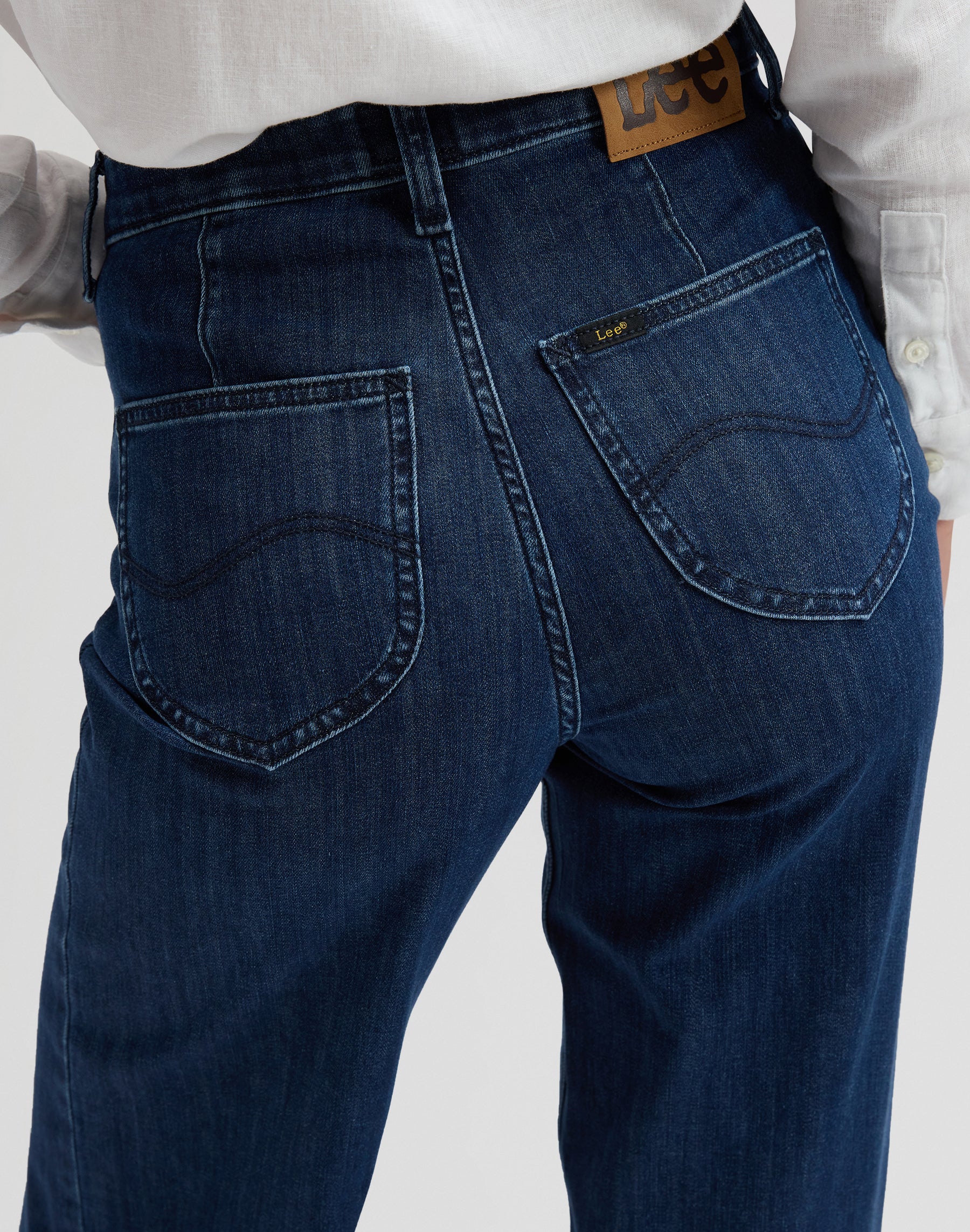 Stella dans Holding Tight