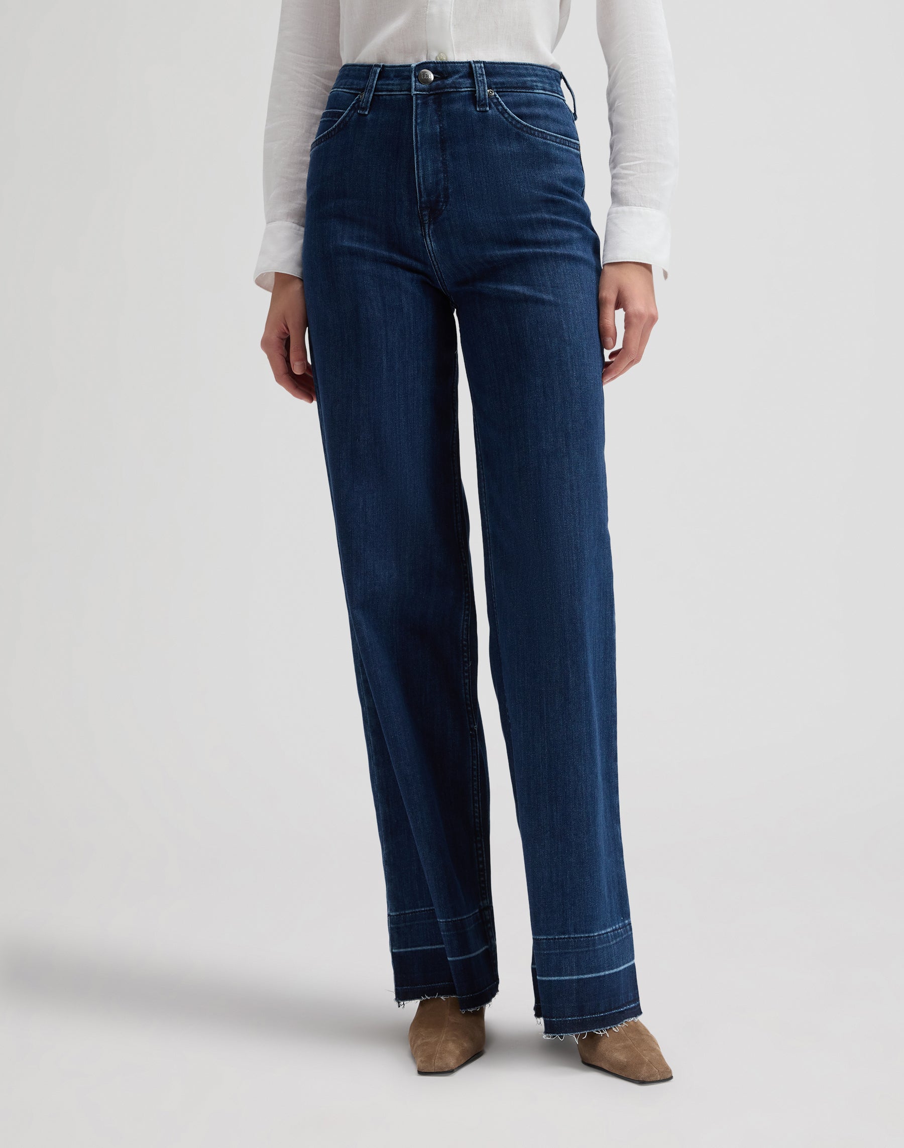 Stella dans Holding Tight