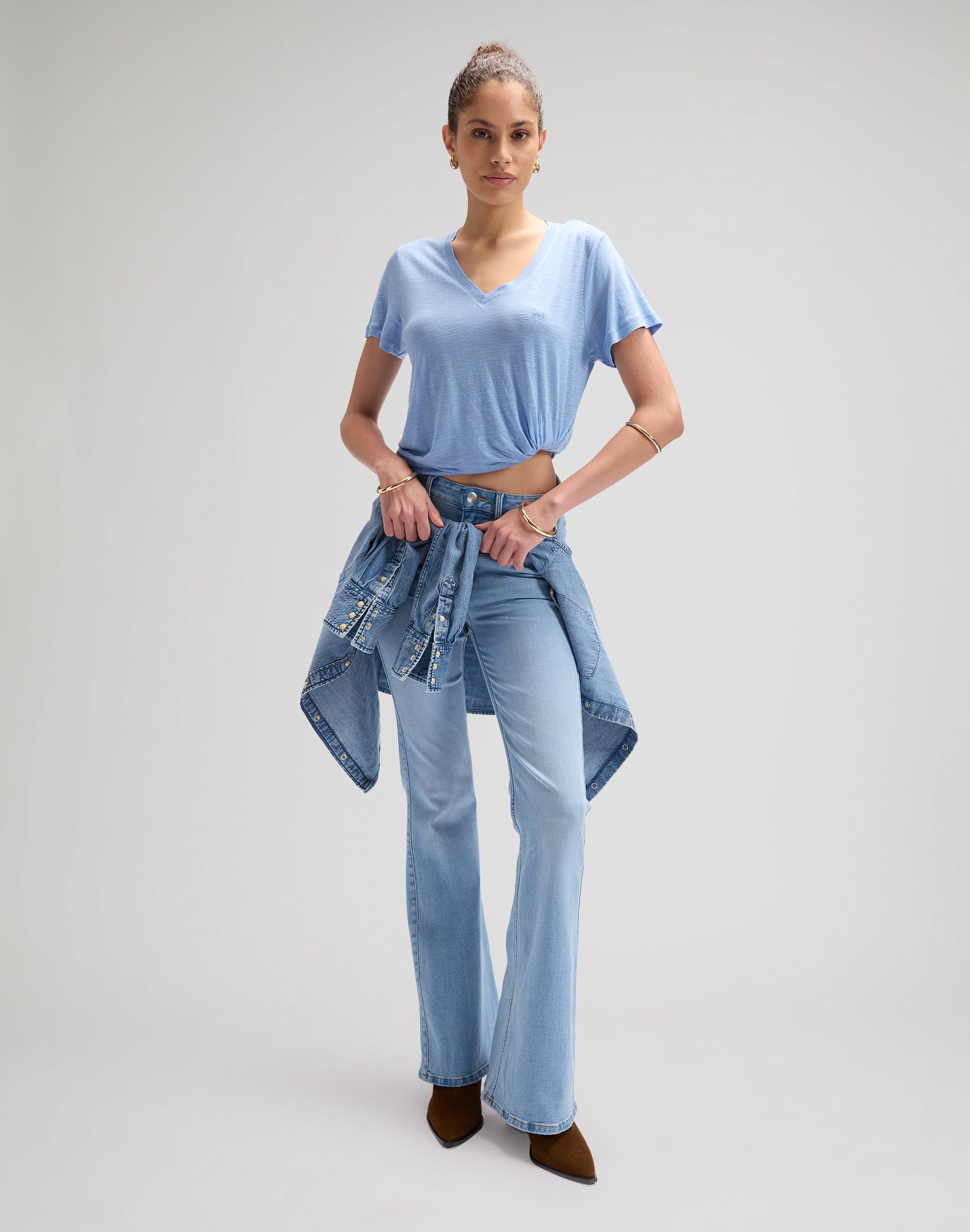 T-shirt à col en V en halogène