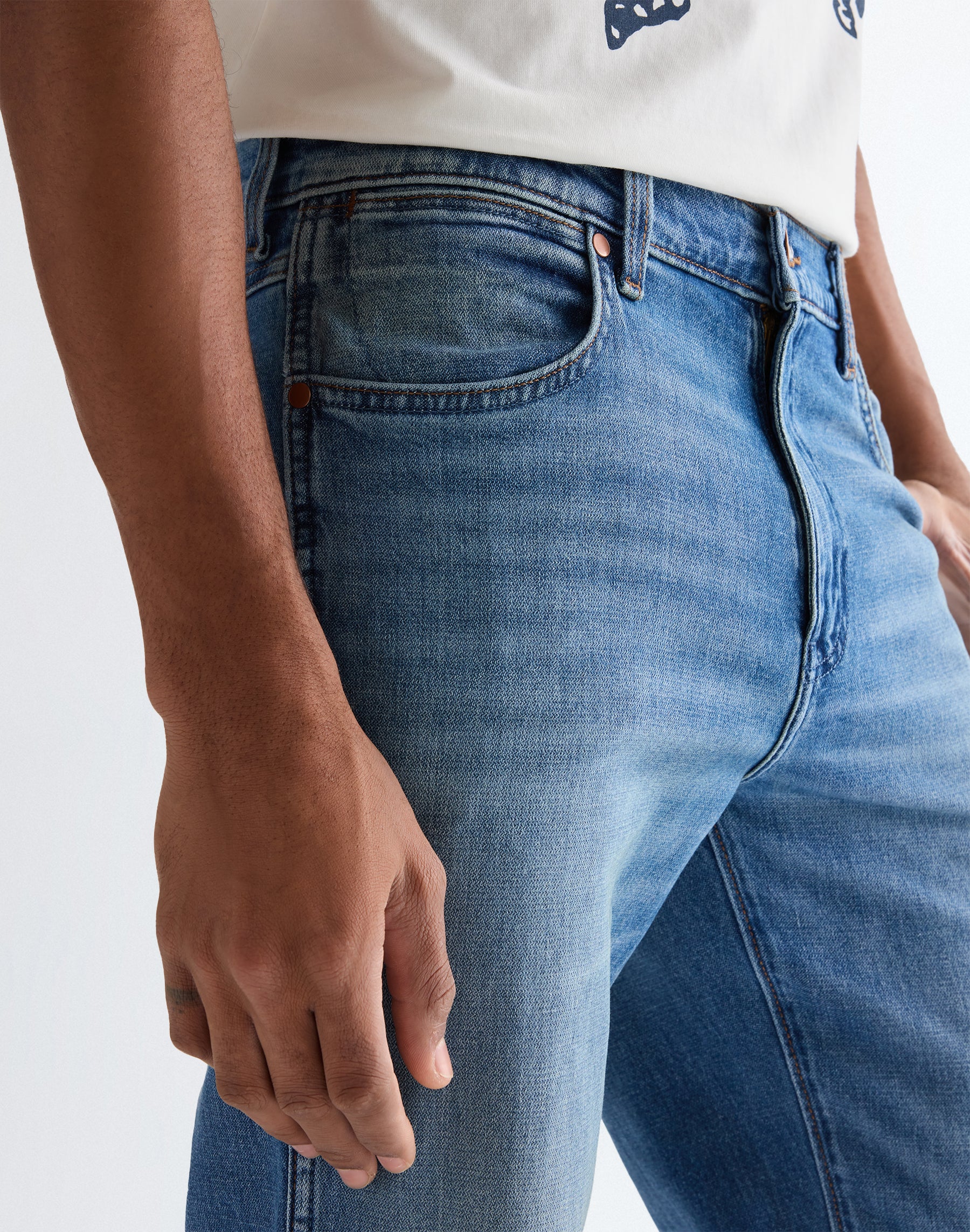 Jeans Loose Boot en bleu marine Wrangler