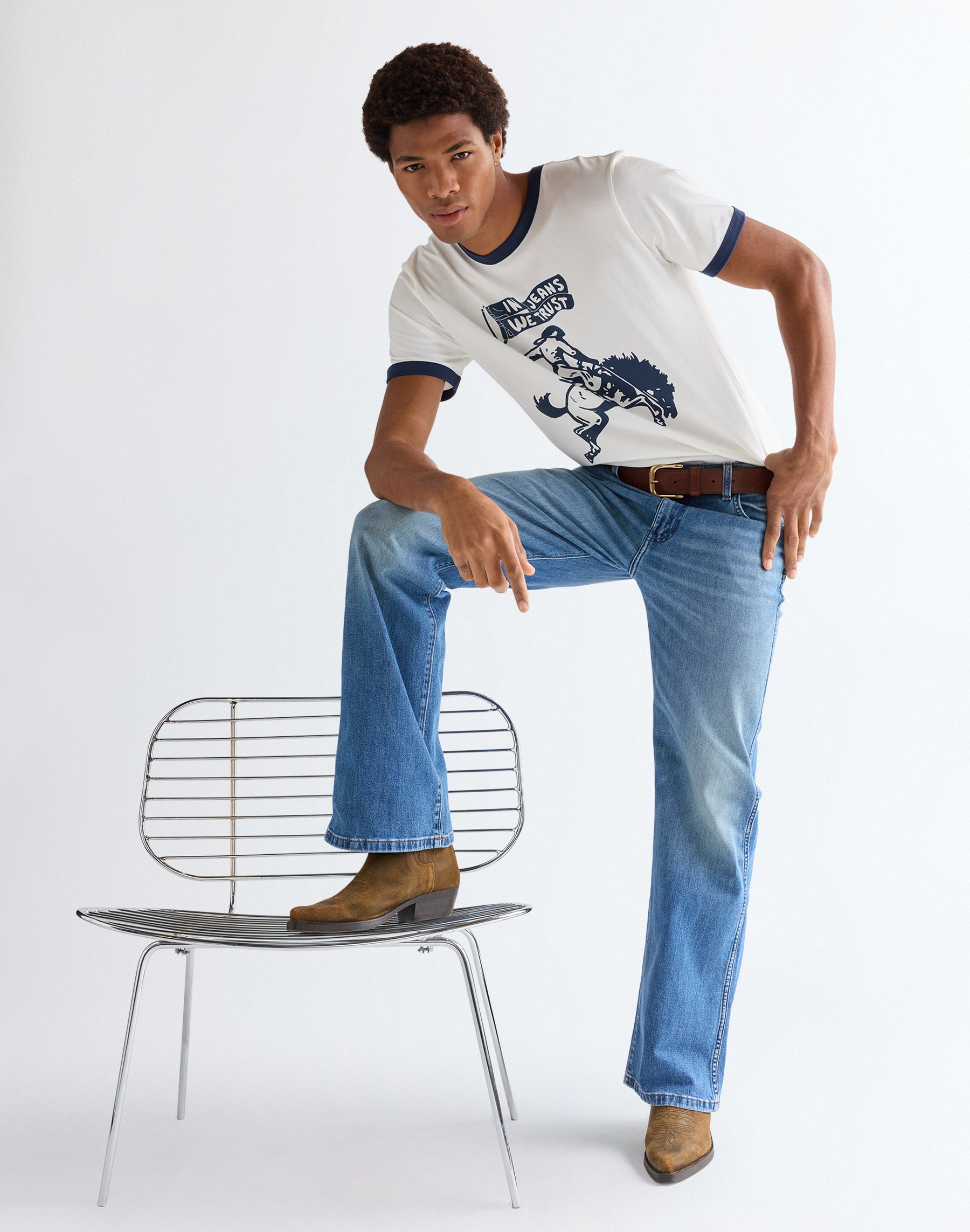 Jeans Loose Boot en bleu marine Wrangler