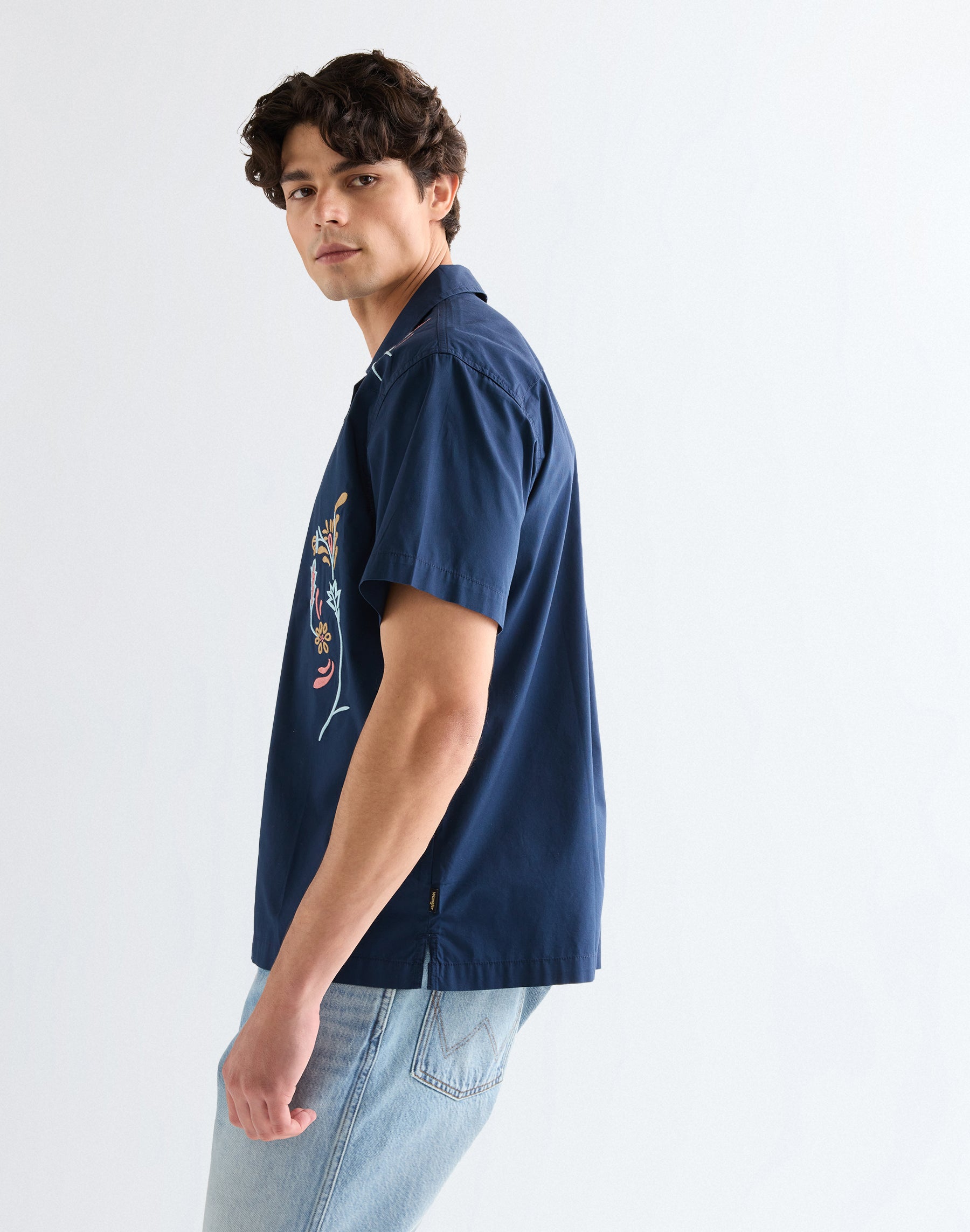 Chemise à manches courtes W Resort, bleu marine à fleurs Chemises Wrangler