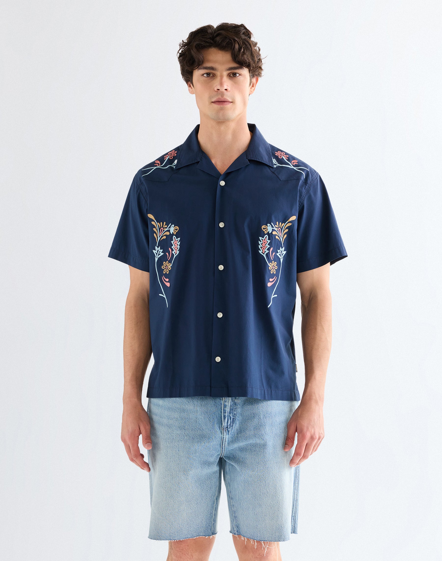 Chemise à manches courtes W Resort, bleu marine à fleurs Chemises Wrangler