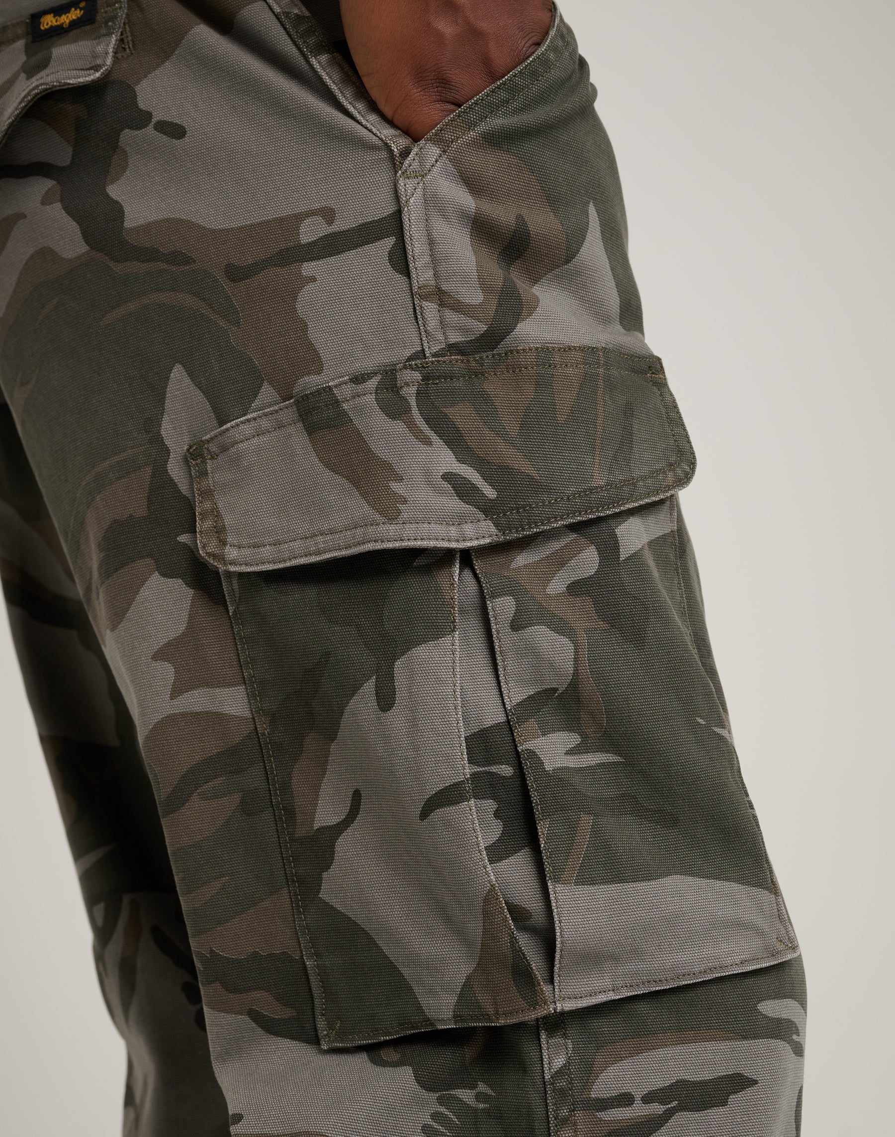 Mike Lucas Pant in Camo Pantalon Wrangler