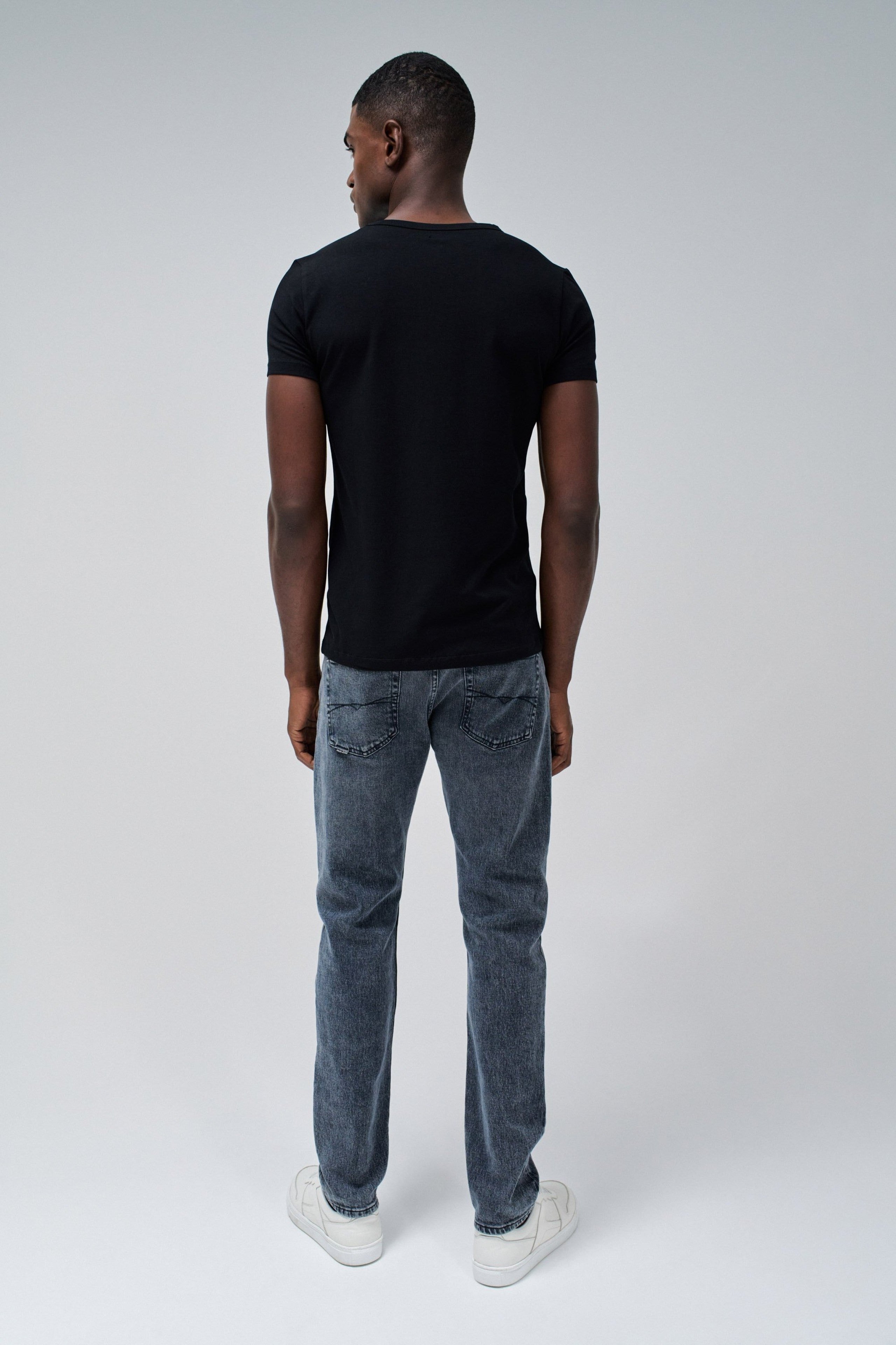 T-shirt Vneck Cotton Lycra Metal Badge en noir T-shirts Salsa Jeans