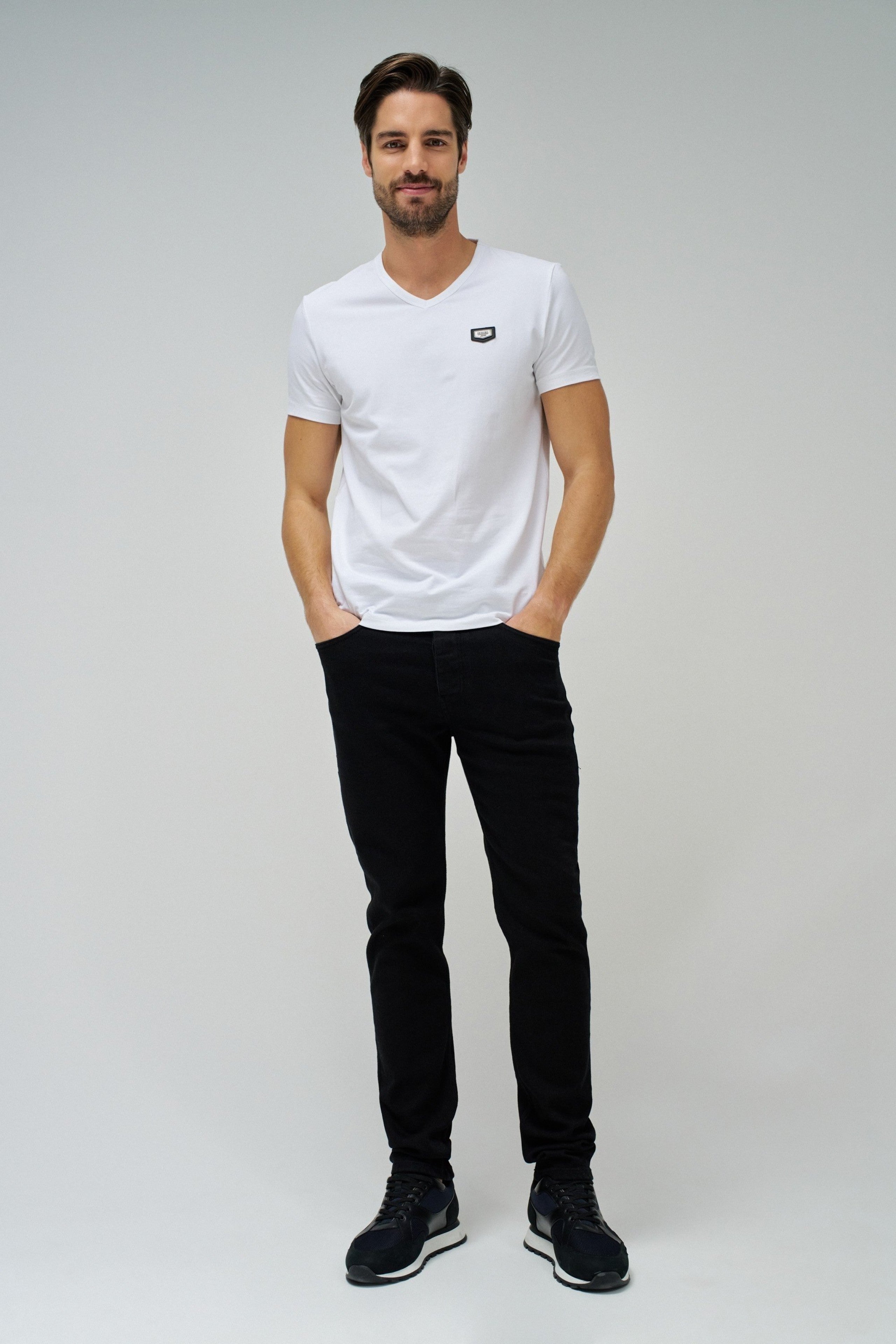 T-shirt Vneck Cotton Lycra Badge métallique en blanc T-shirts Salsa Jeans