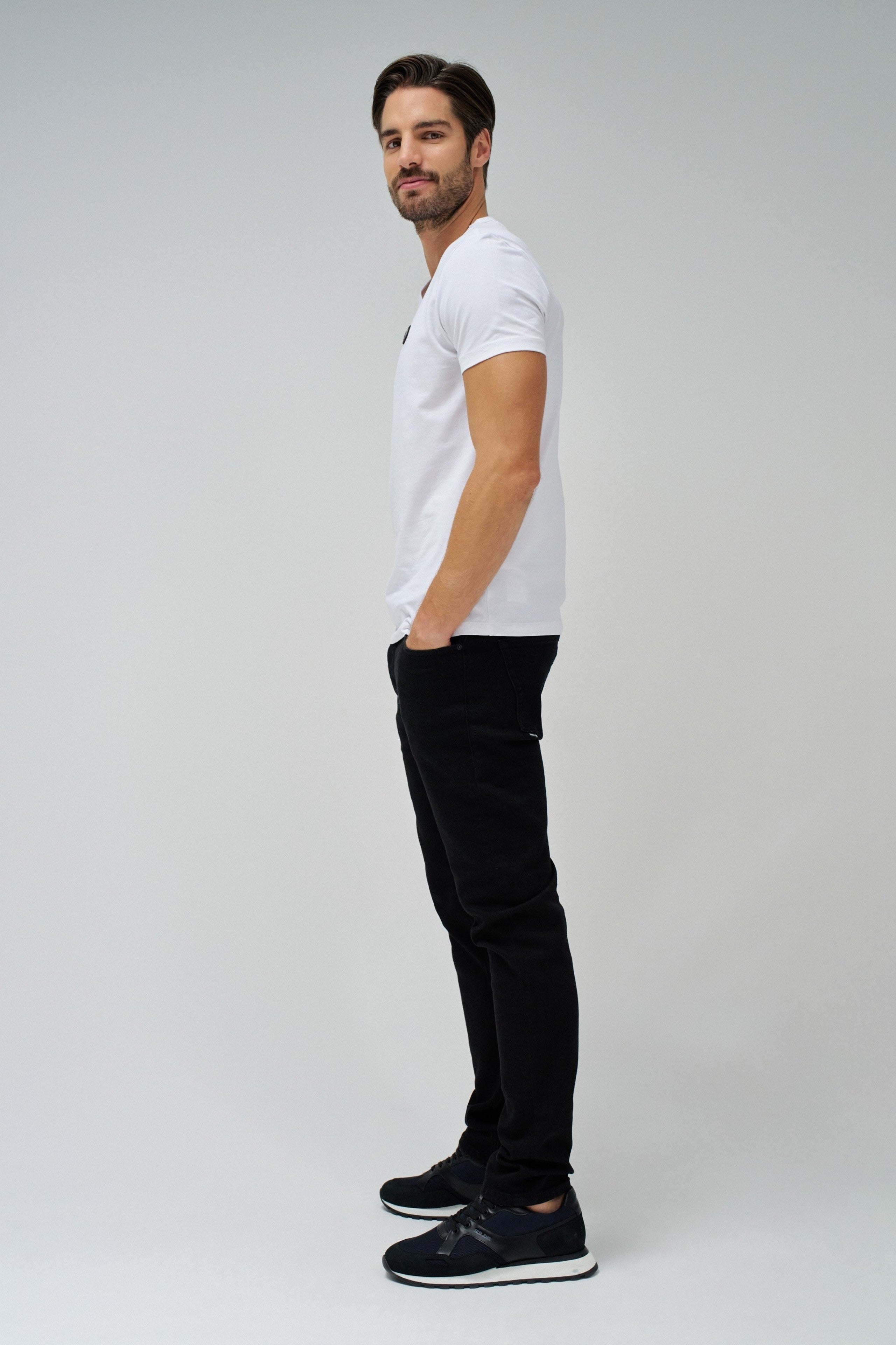 T-shirt Vneck Cotton Lycra Badge métallique en blanc T-shirts Salsa Jeans