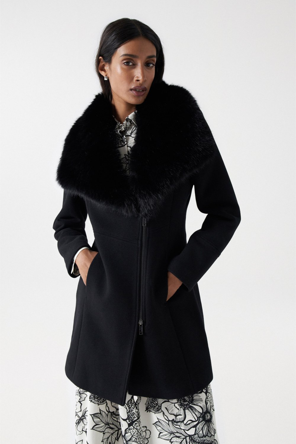 Wool Coat With Fur Collar in Noir Vestes Salsa Jeans