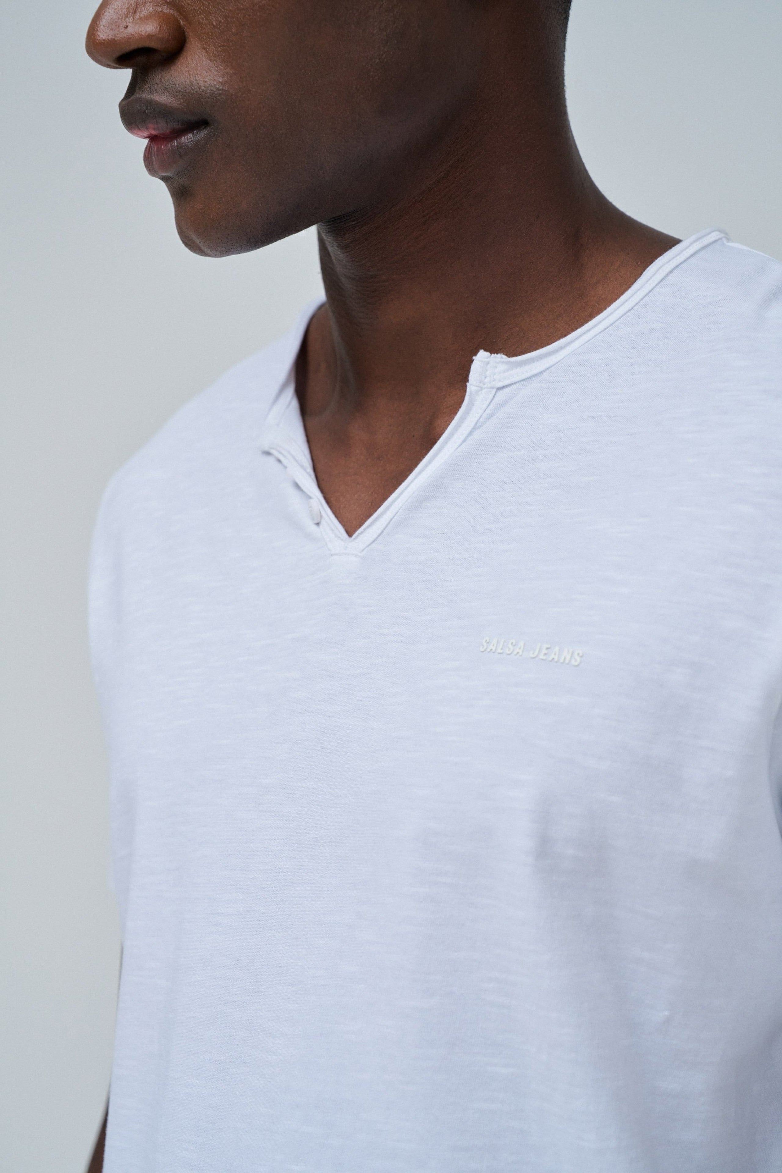 T-shirt Vneck Basic Slim Fit en blanc T-shirts Salsa Jeans