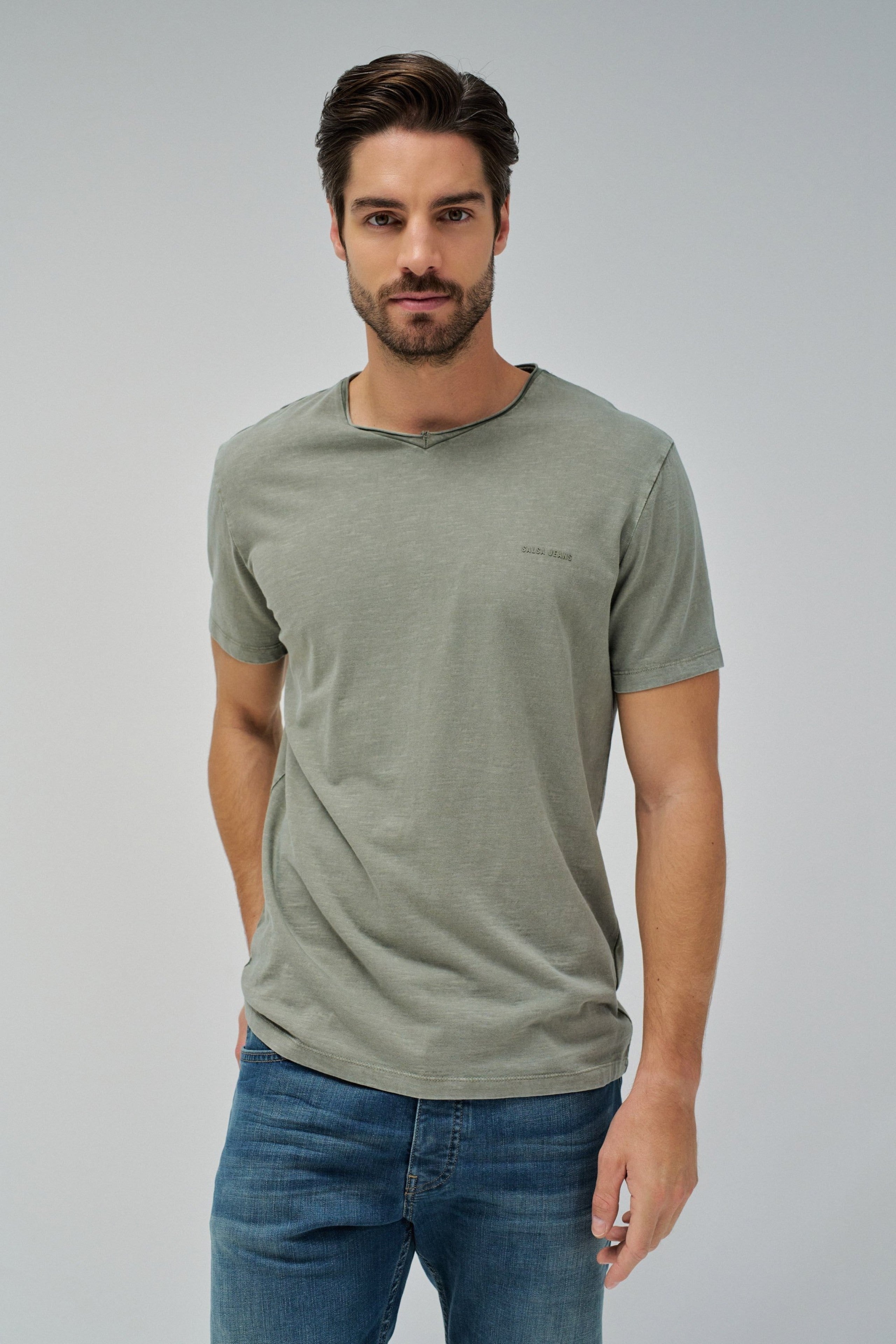 T-shirt V Neck Raw Edge Slim Fit en vert moyen T-shirts Salsa Jeans