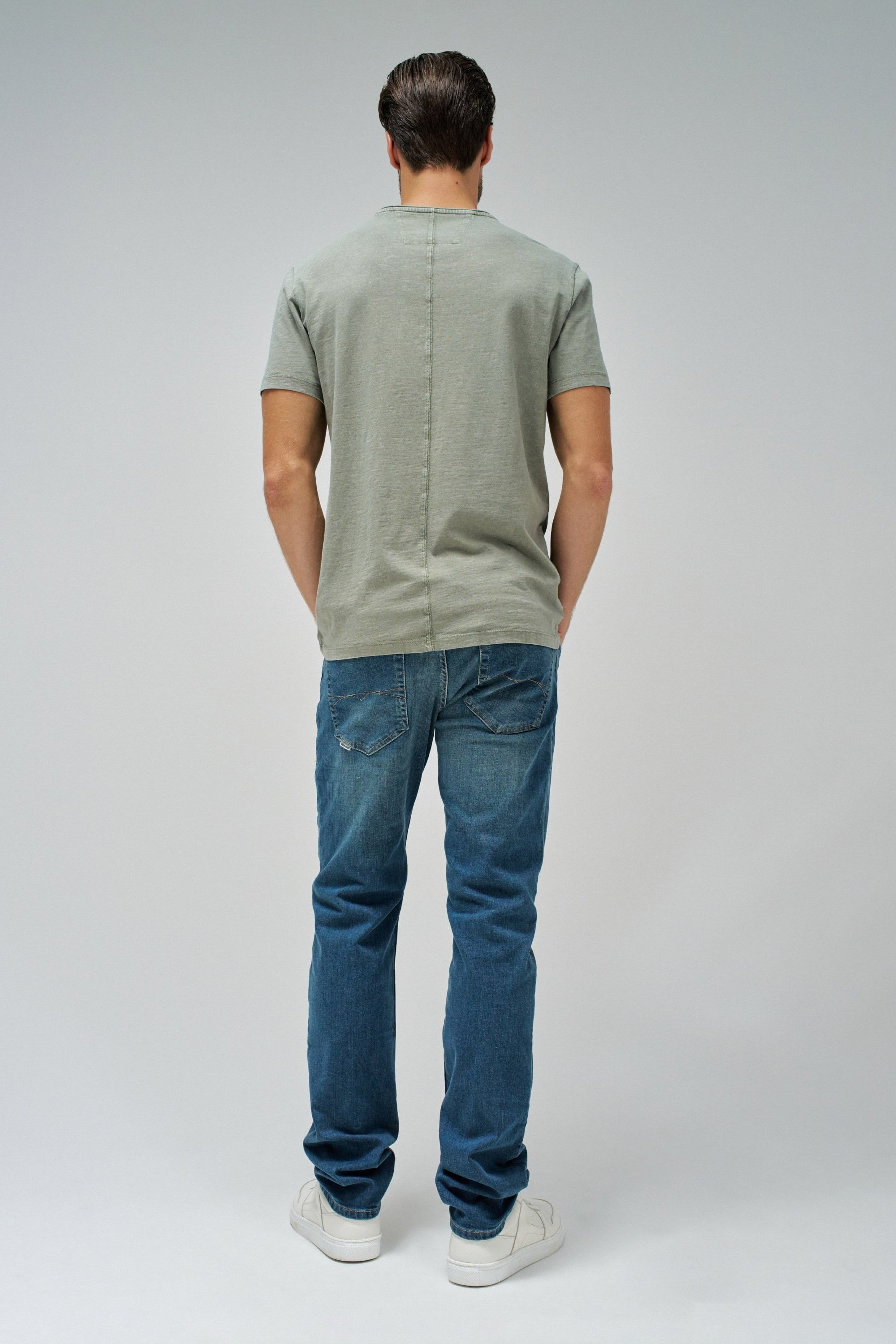T-shirt V Neck Raw Edge Slim Fit en vert moyen T-shirts Salsa Jeans
