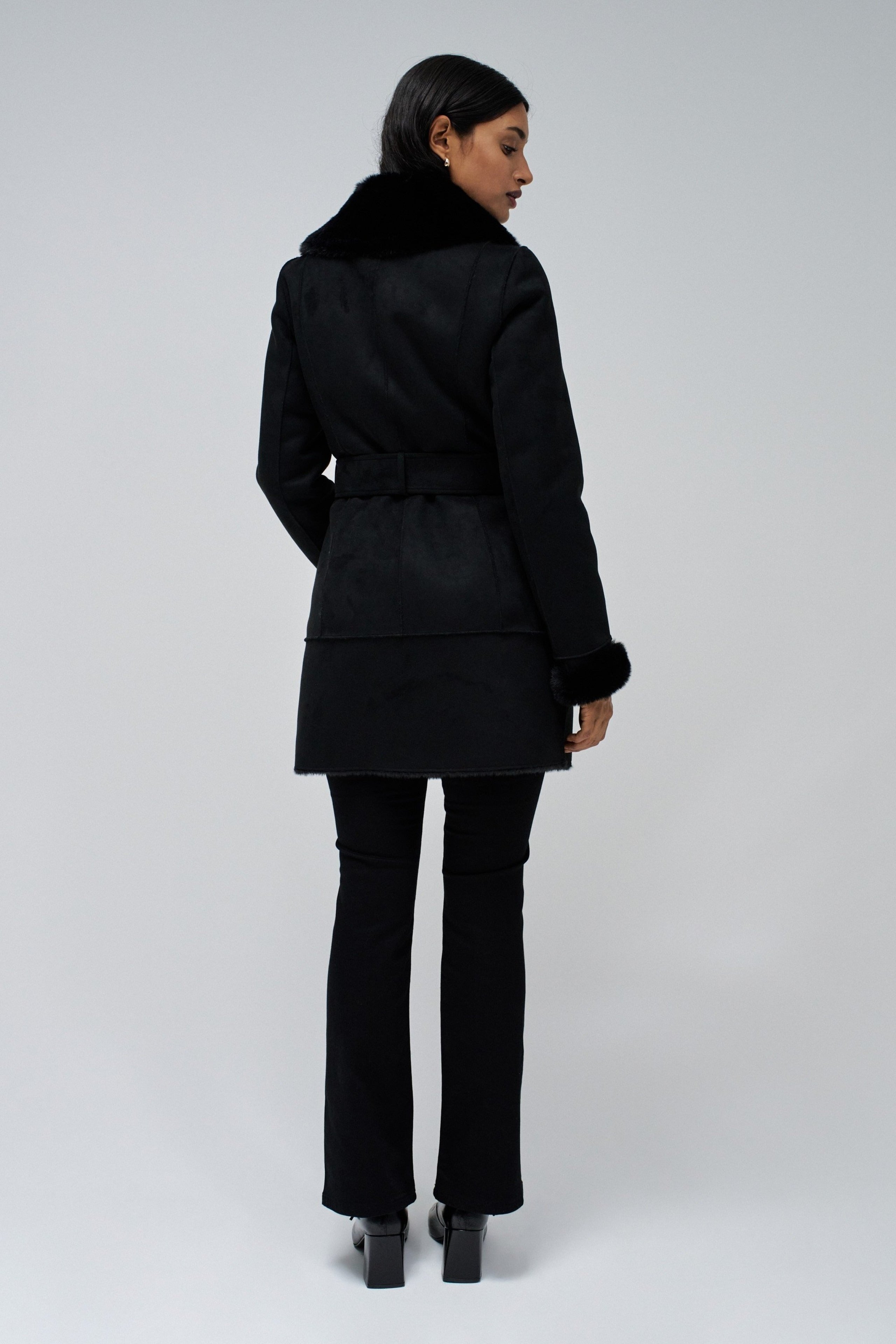 Manteau long en shearling noir