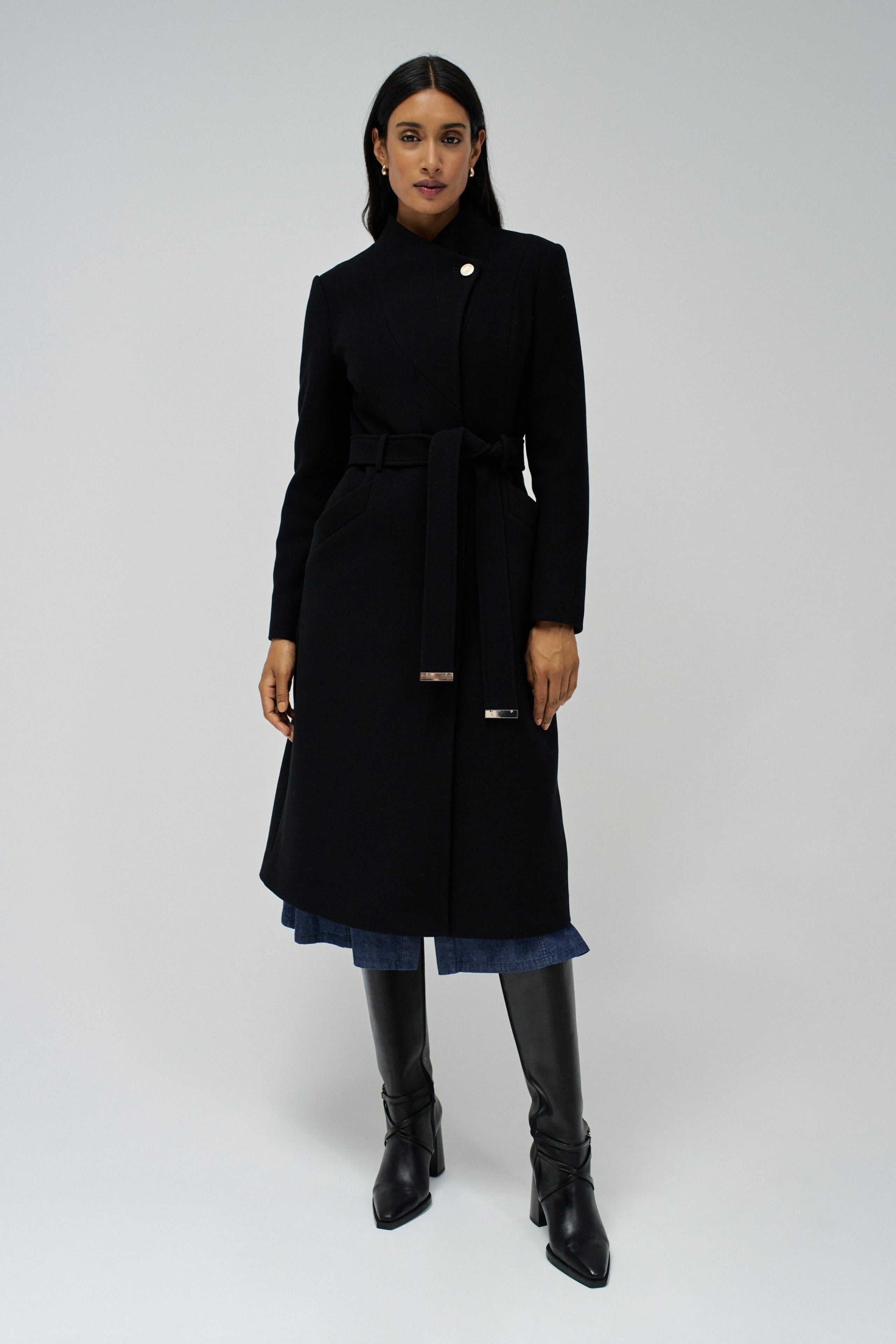 Long Wool Peacoat With Belt en noir