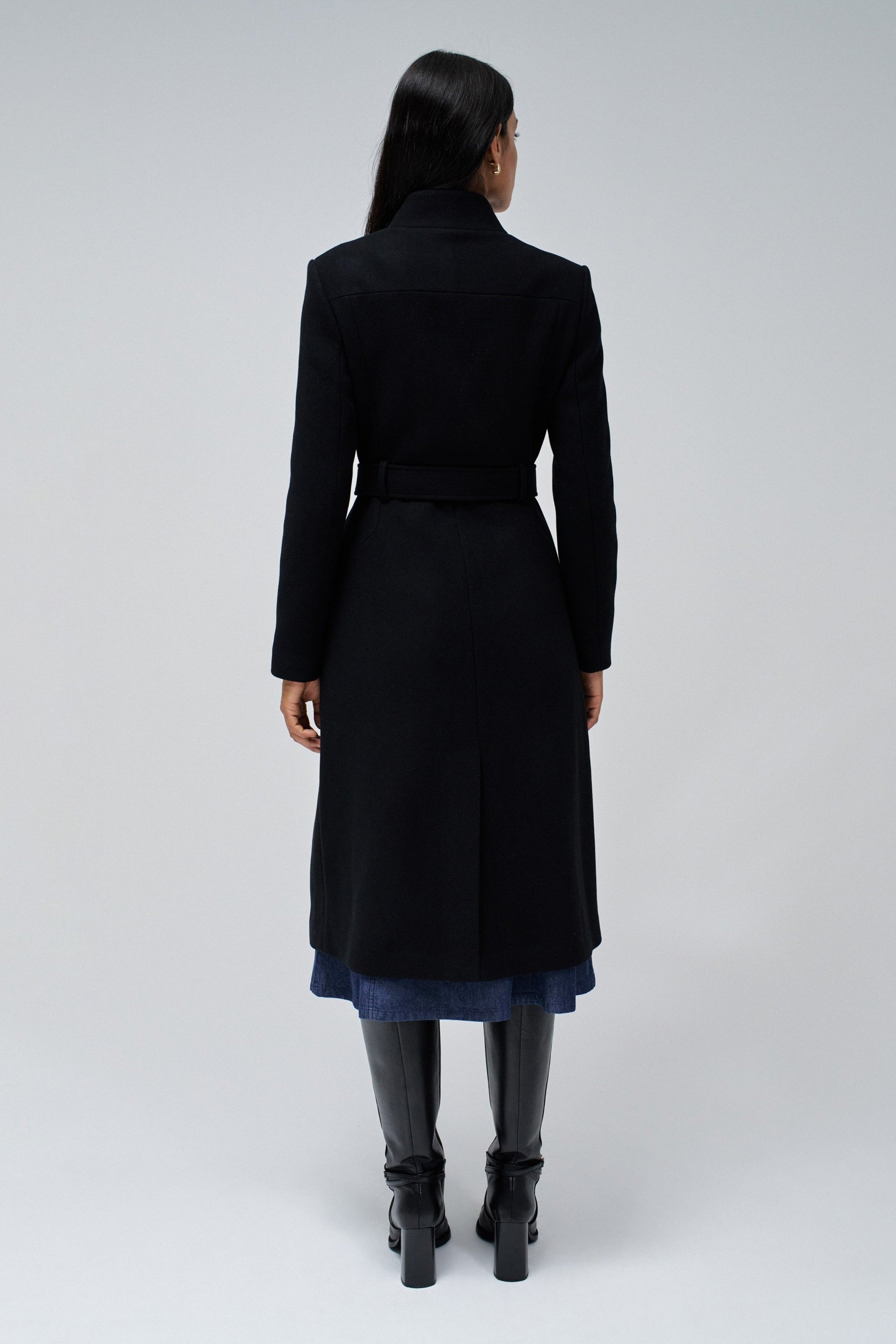 Long Wool Peacoat With Belt en noir