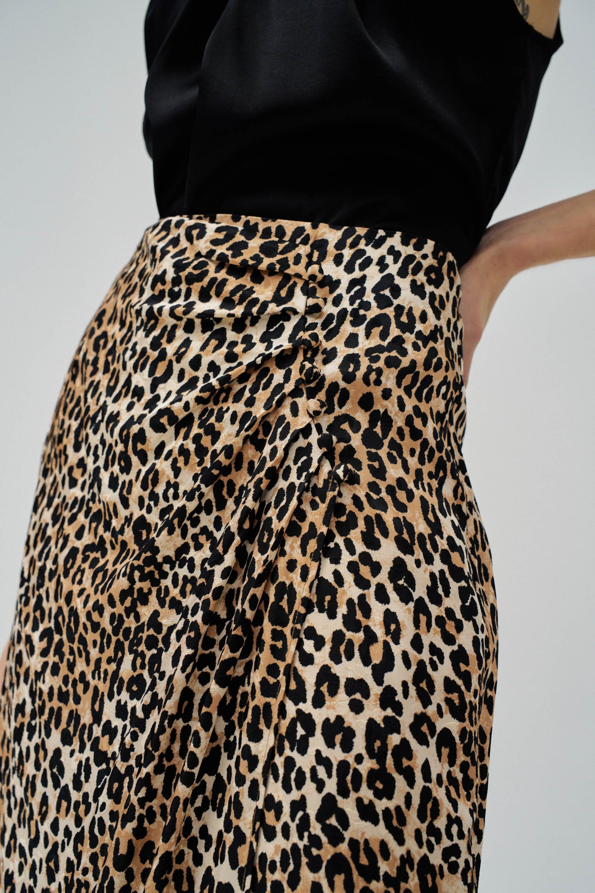 Jupe à imprimé animalier avec détail de boutons en perle foncée Jupes Salsa Jeans