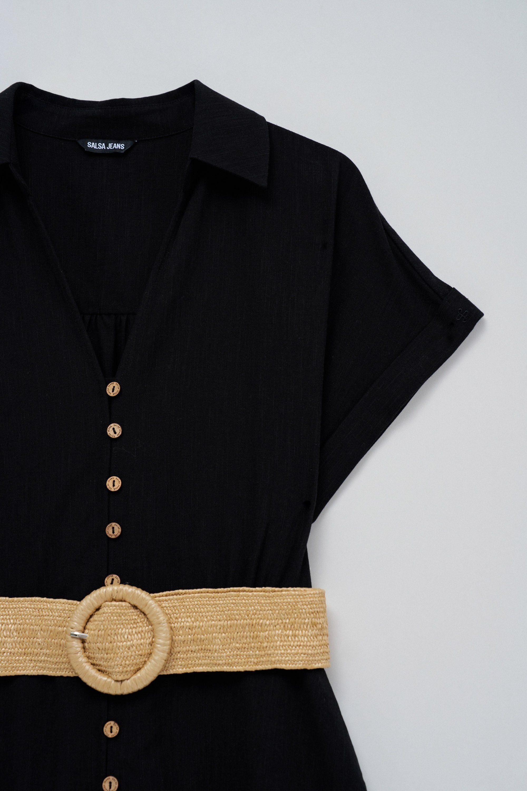 Robe en lin avec ceinture boutonnée à l'avant en noir Robes Salsa Jeans