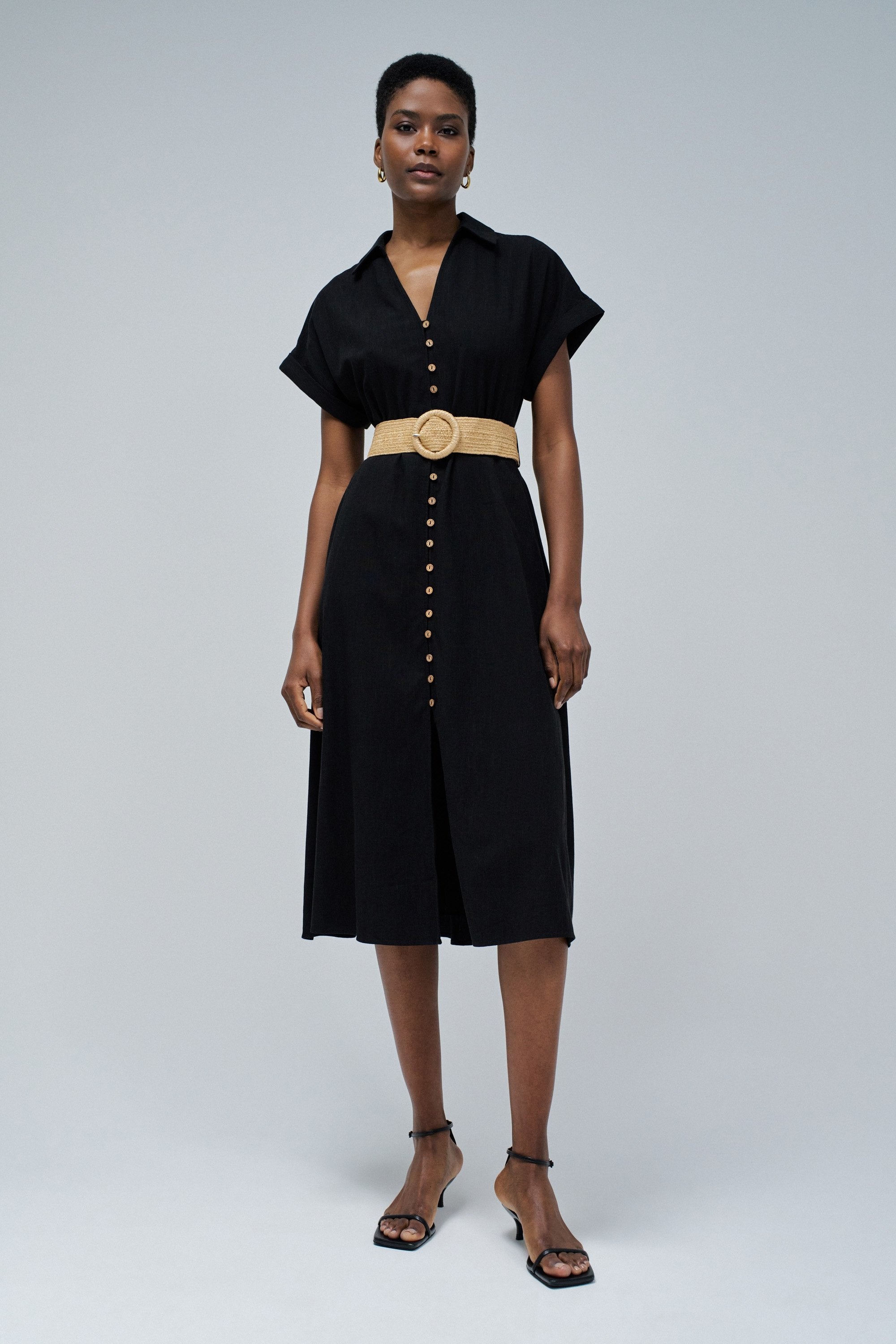 Robe en lin avec ceinture boutonnée à l'avant en noir Robes Salsa Jeans